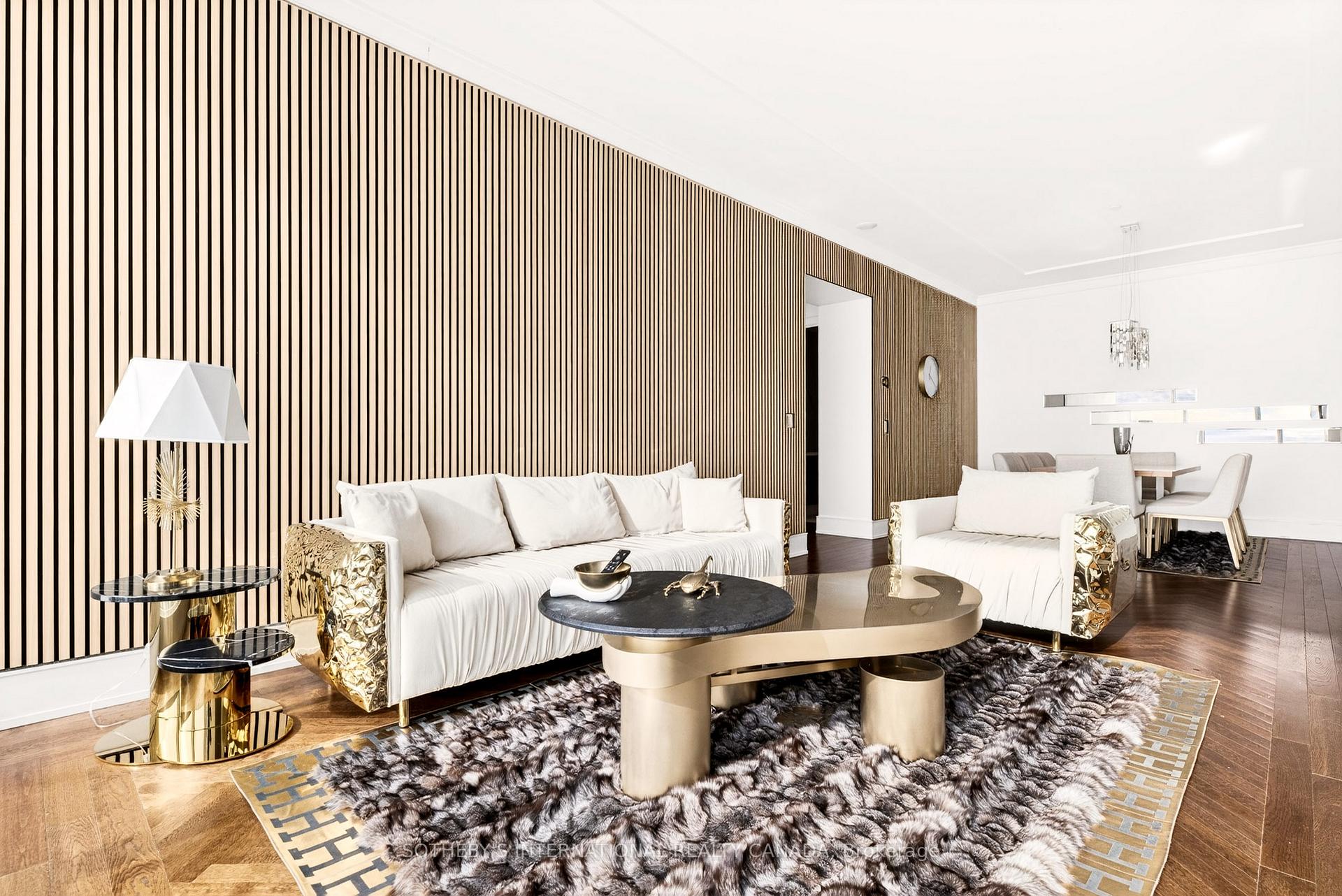 183 Wellington Street W 3905