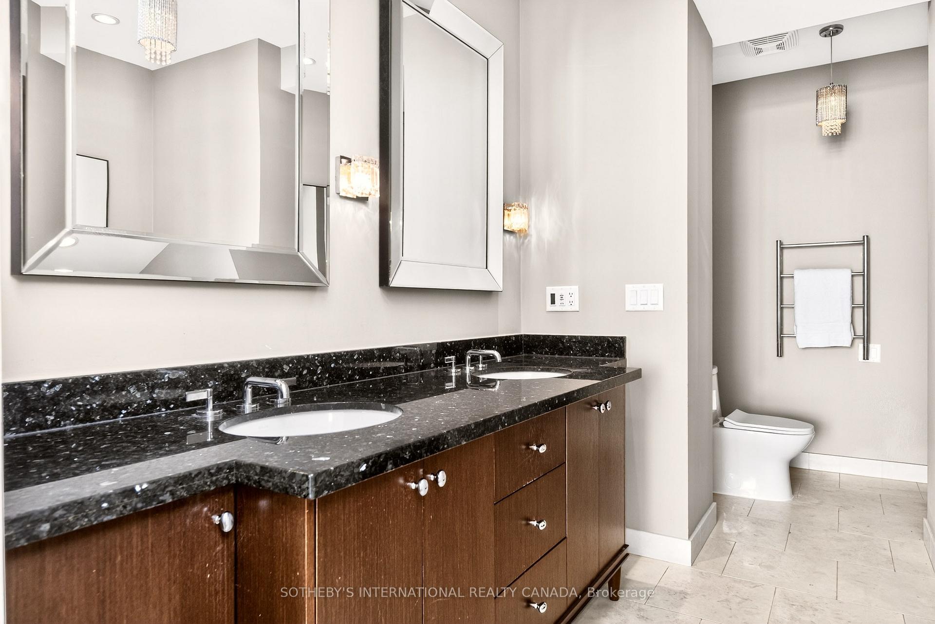 183 Wellington Street W 3905