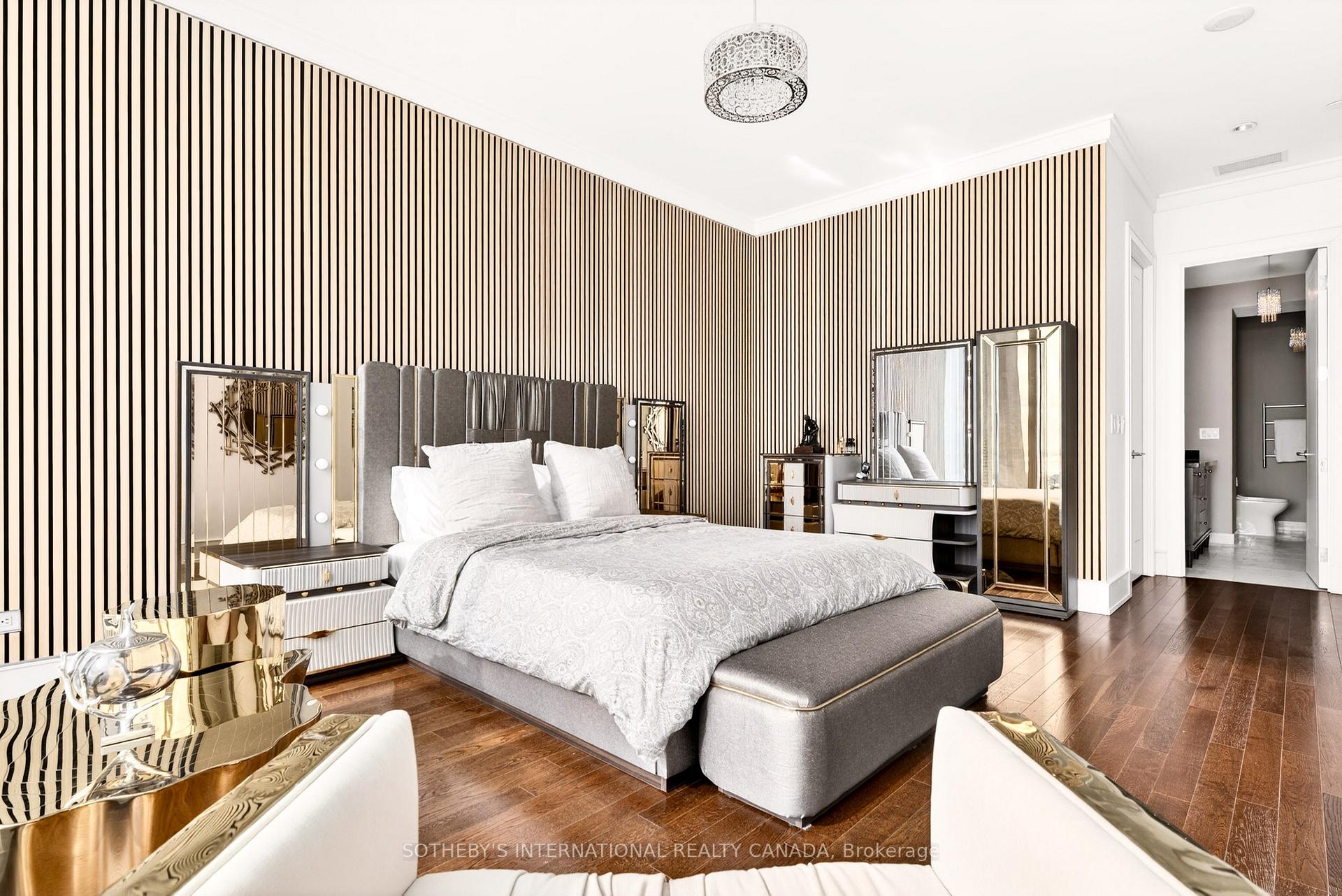 183 Wellington Street W 3905