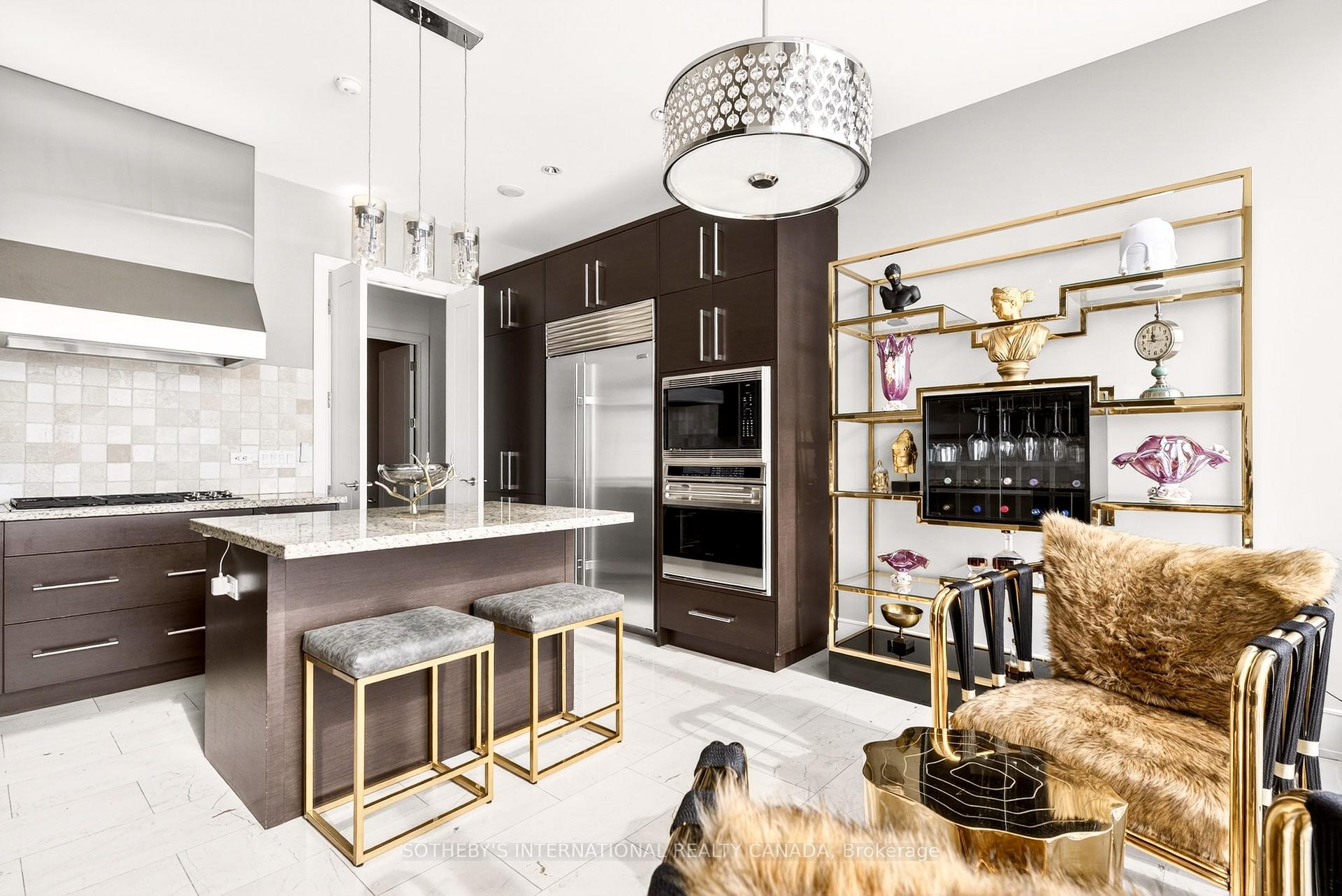 183 Wellington Street W 3905