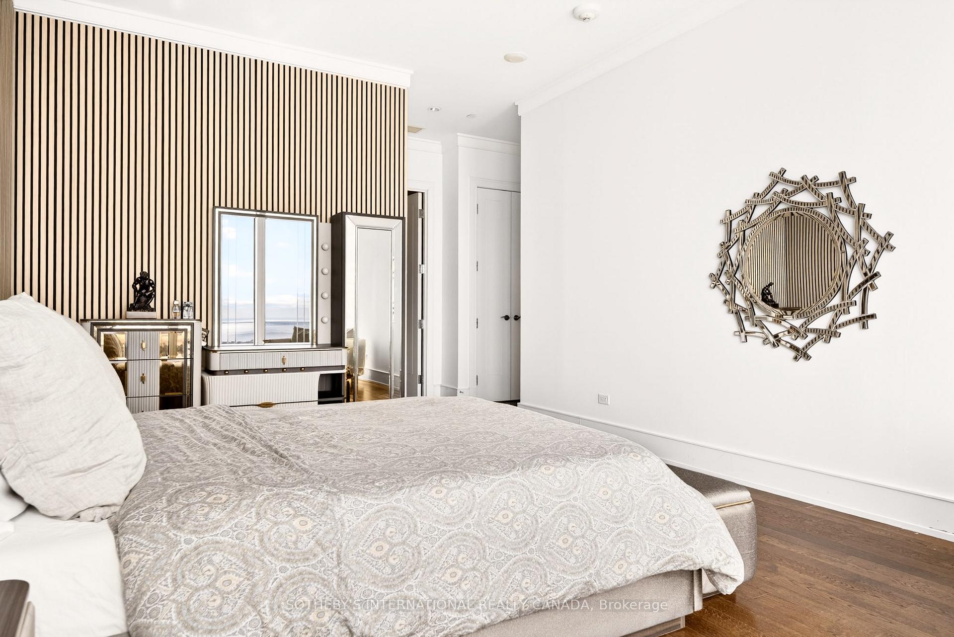 183 Wellington Street W 3905