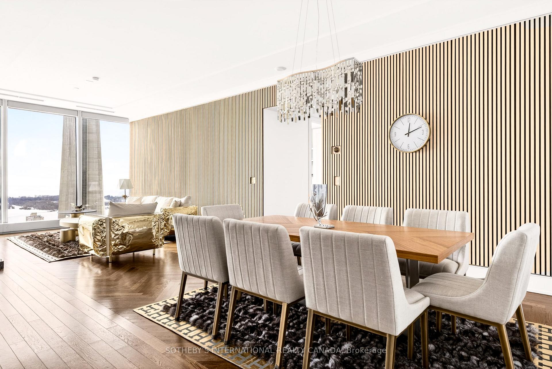 183 Wellington Street W 3905