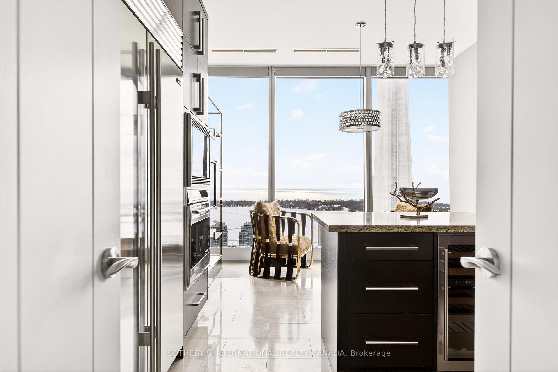 183 Wellington Street W 3905