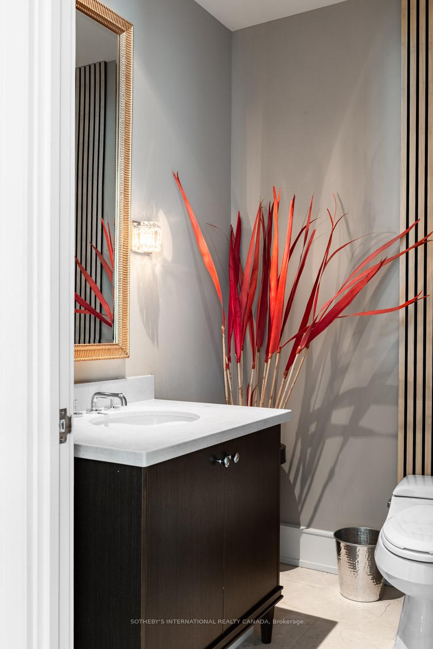 183 Wellington Street W 3905