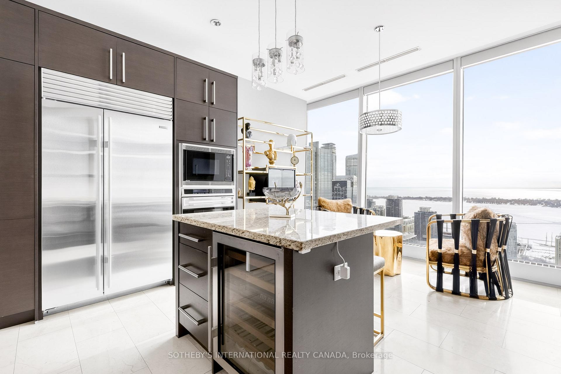 183 Wellington Street W 3905