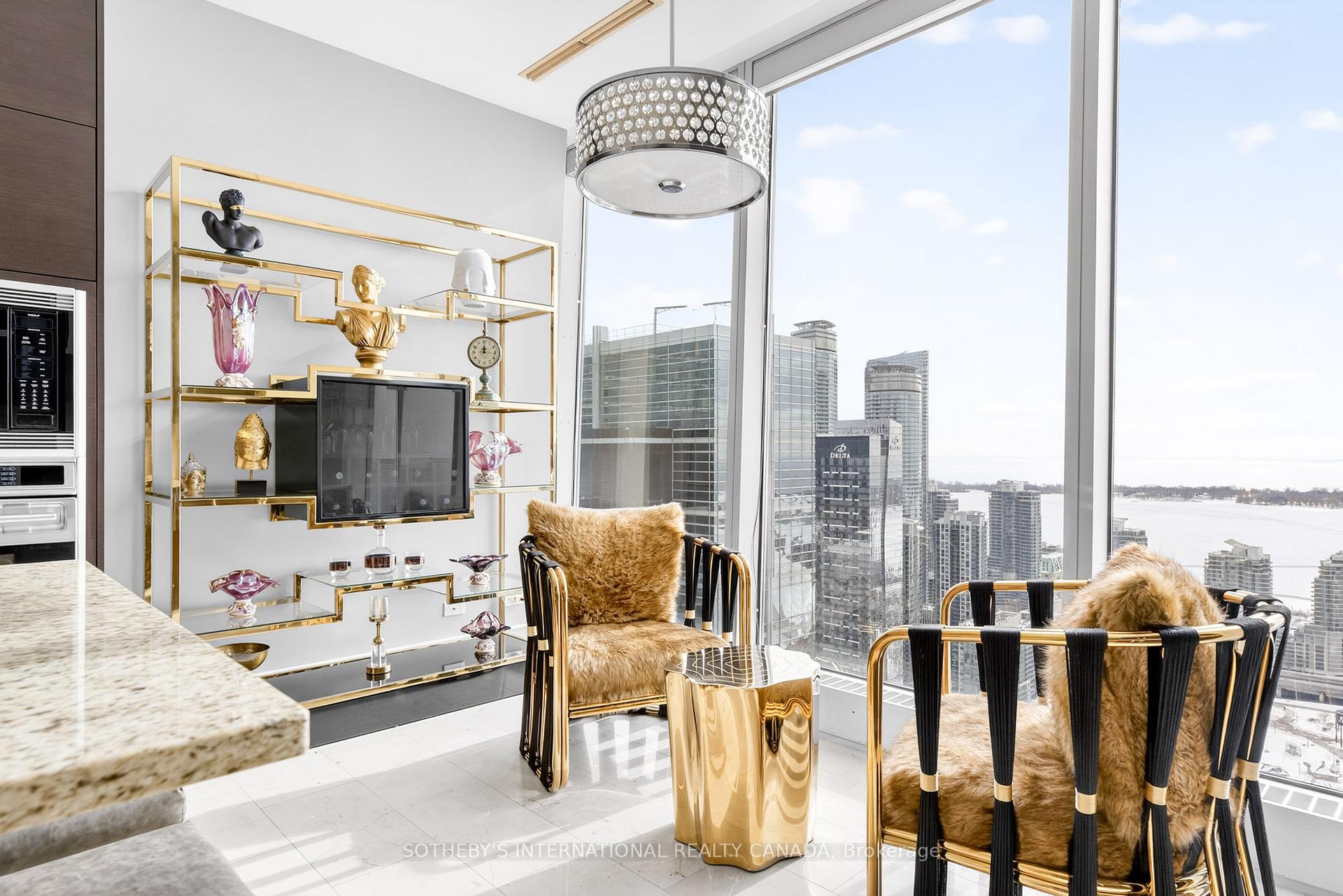 183 Wellington Street W 3905