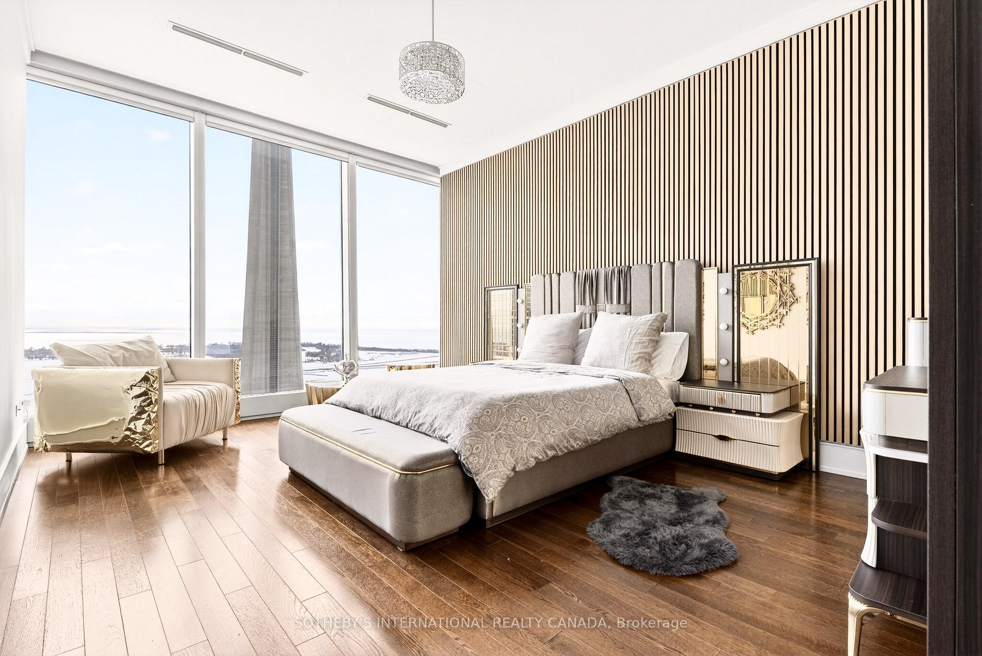 183 Wellington Street W 3905