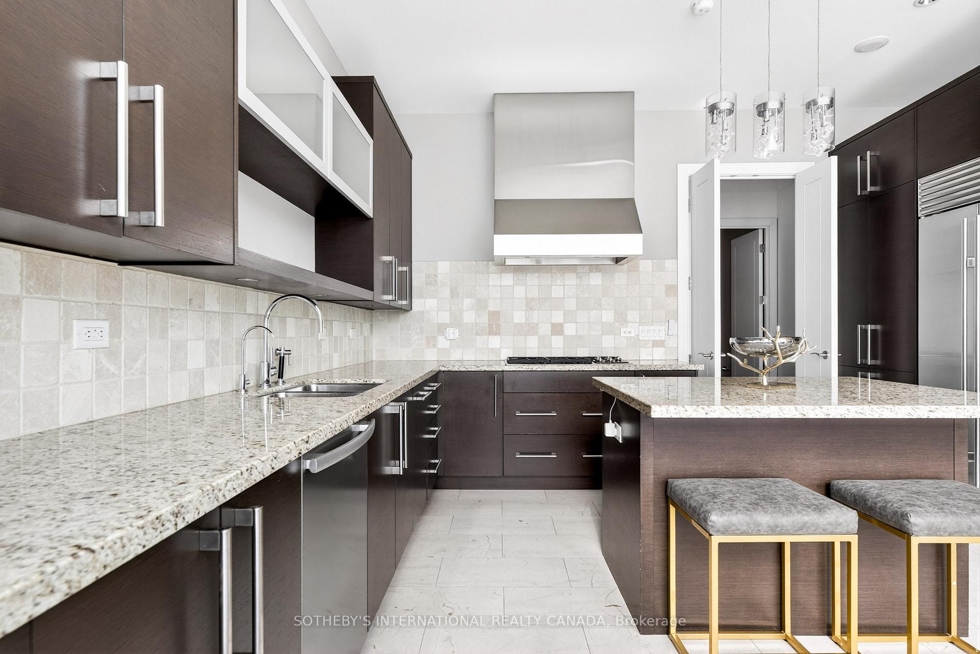 183 Wellington Street W 3905