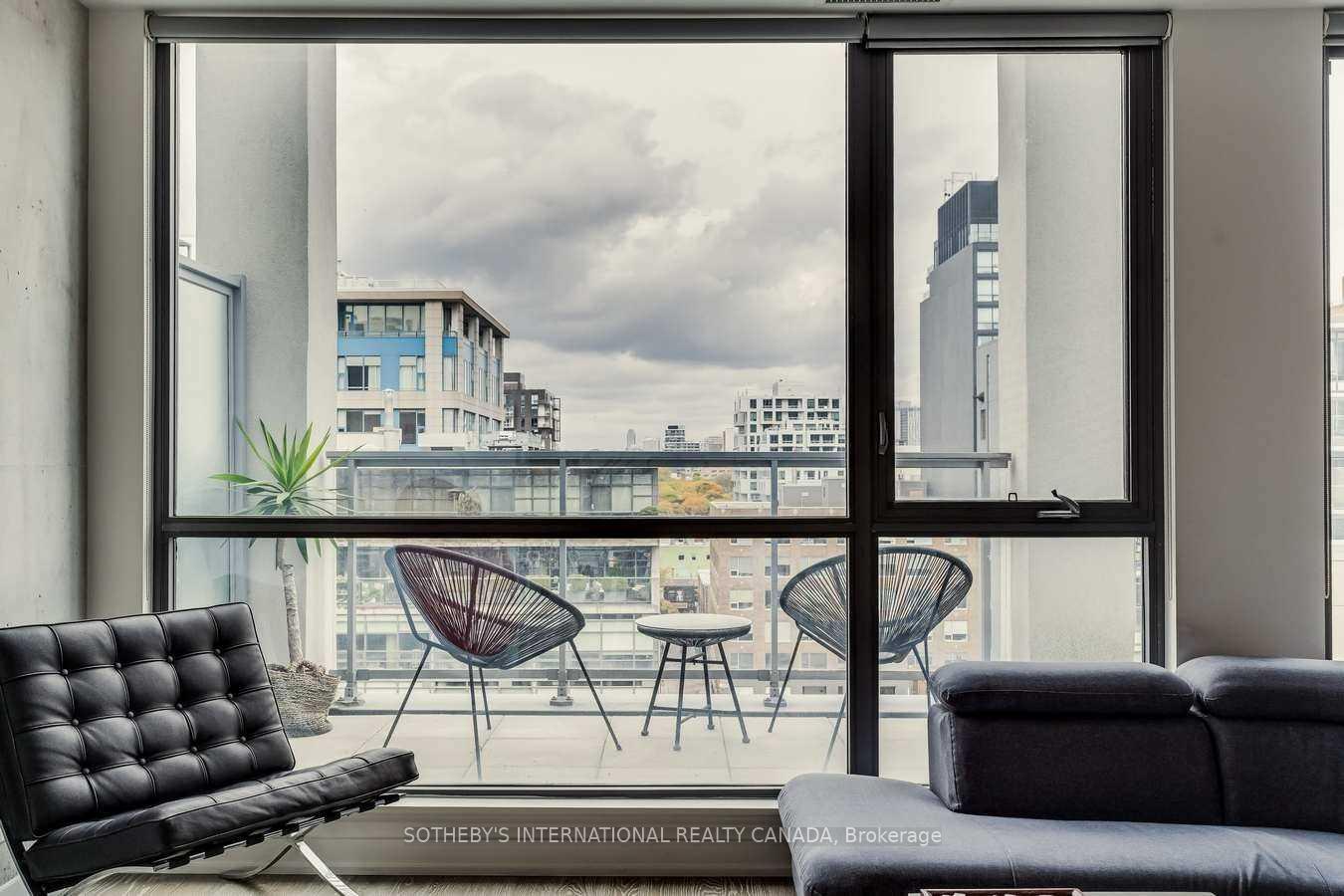 39 Brant Street PH06