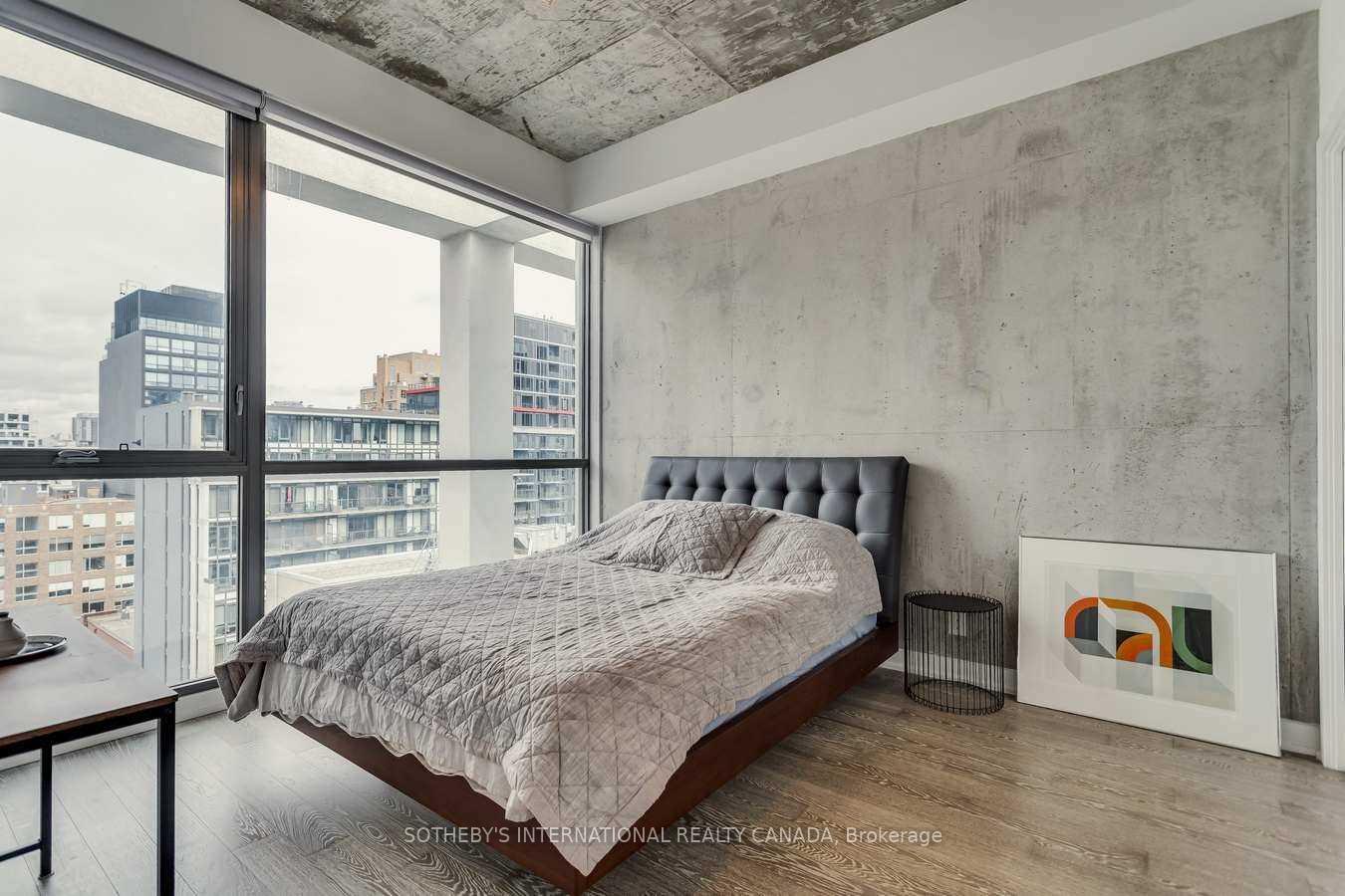 39 Brant Street PH06