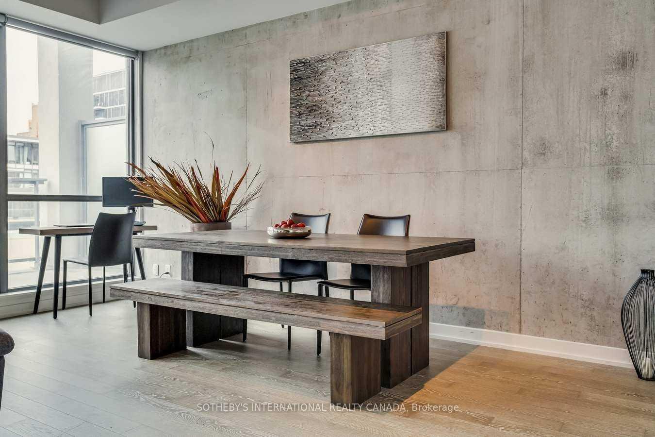 39 Brant Street PH06