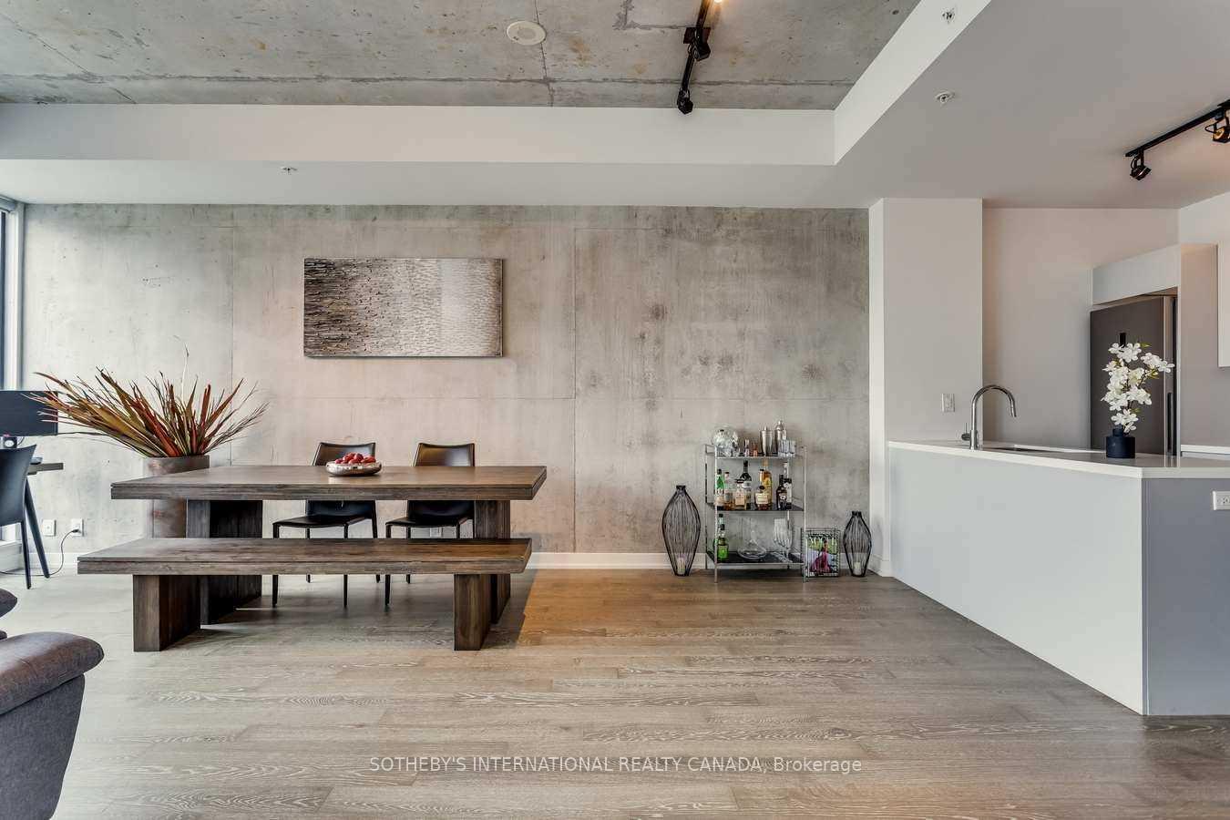 39 Brant Street PH06