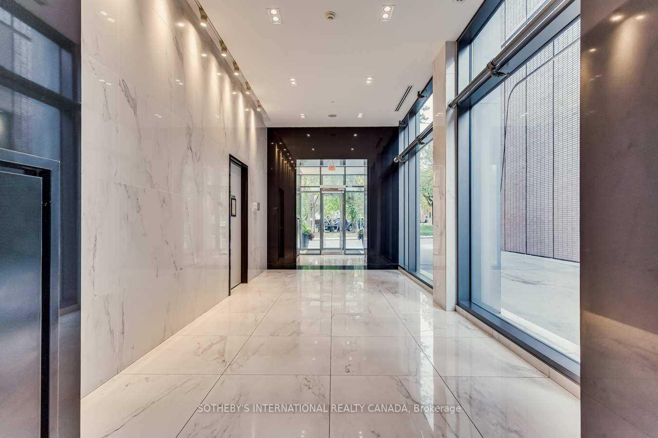 39 Brant Street PH06