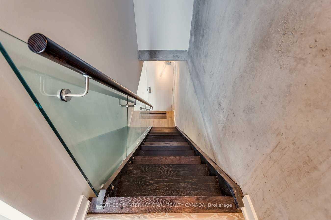 39 Brant Street PH06