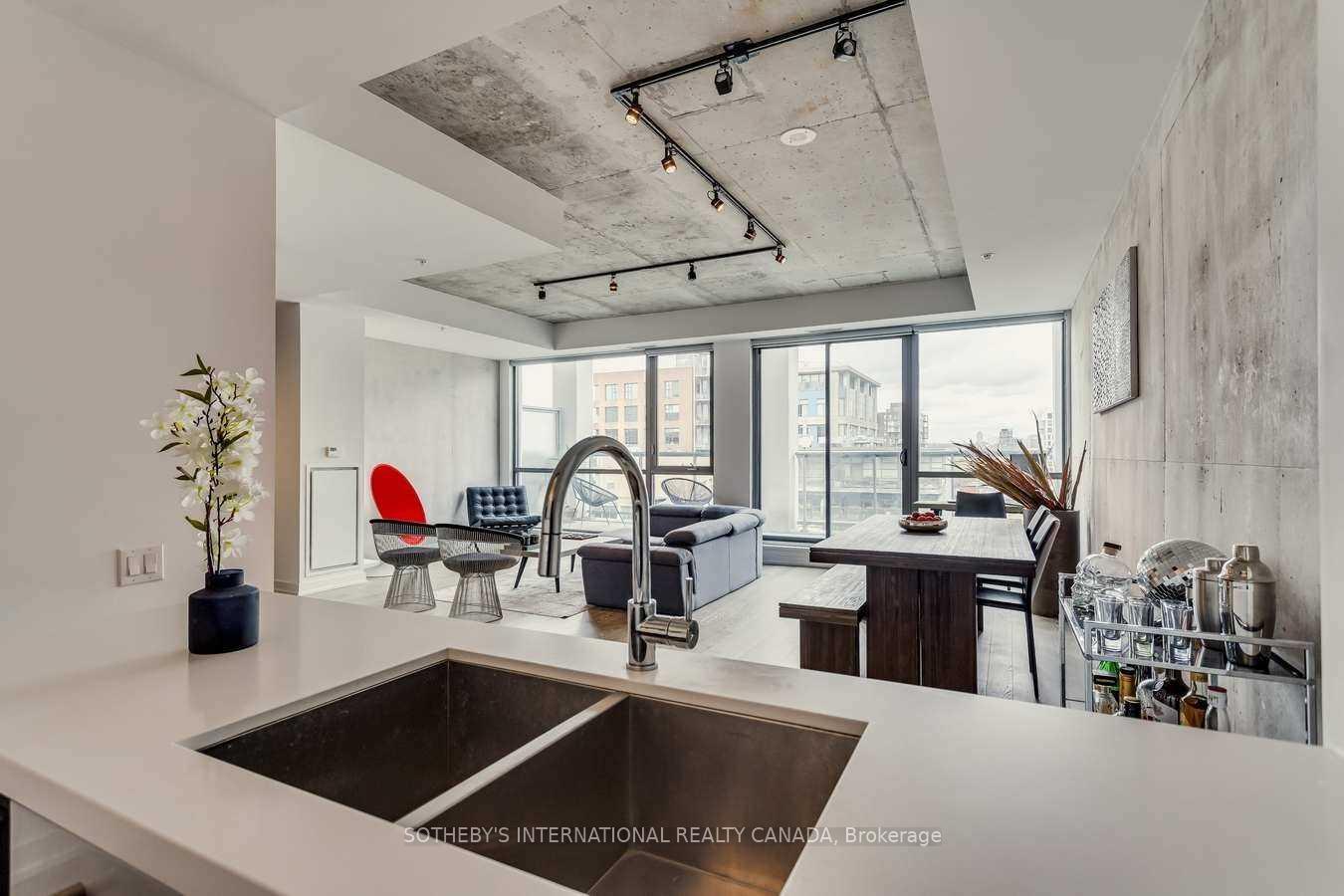 39 Brant Street PH06