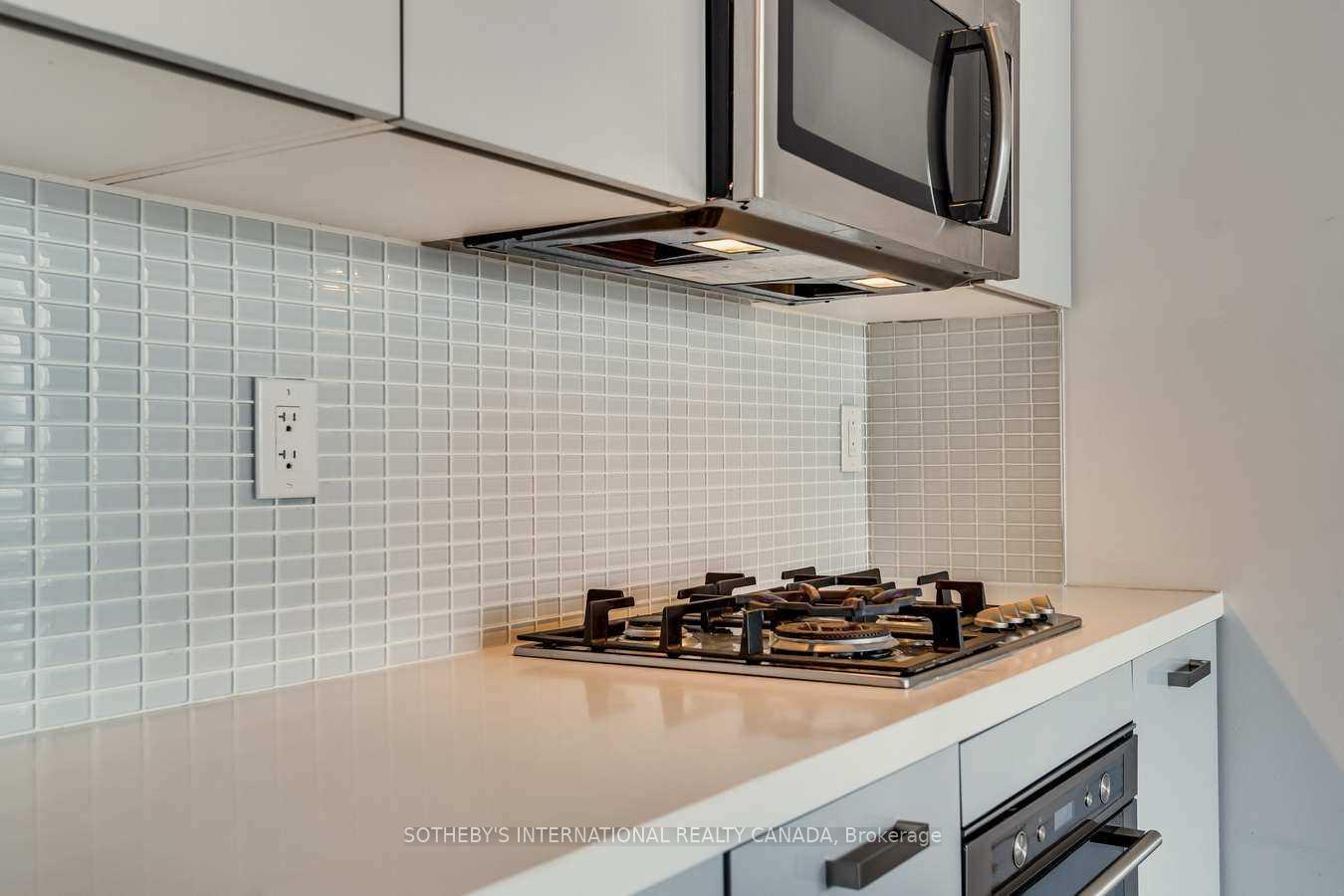 39 Brant Street PH06