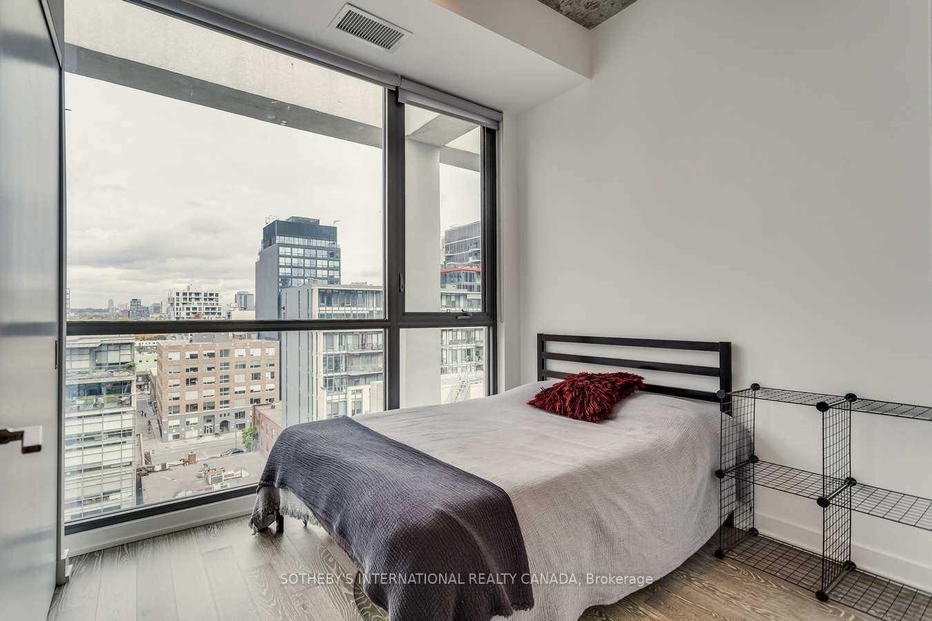 39 Brant Street PH06