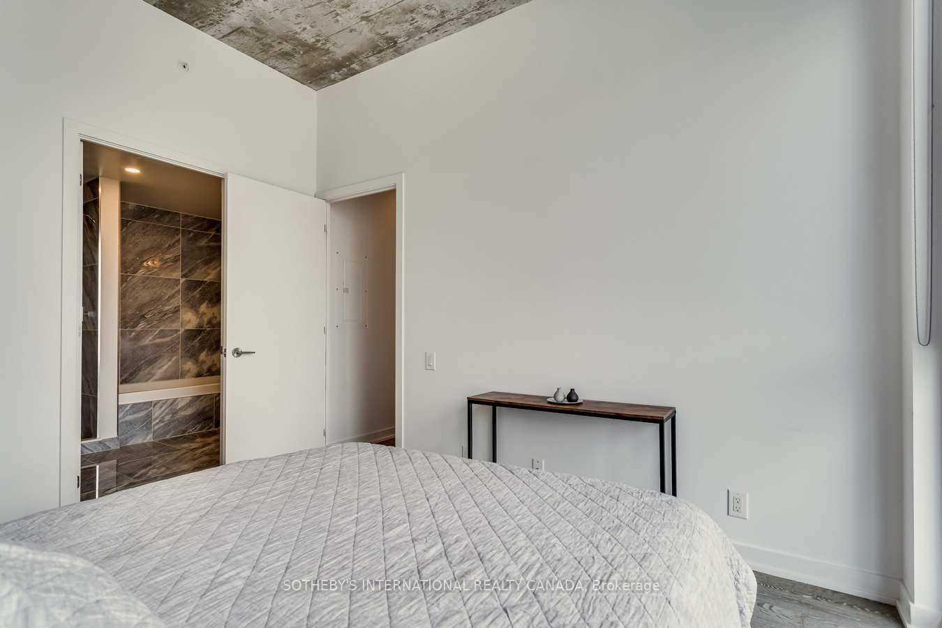 39 Brant Street PH06