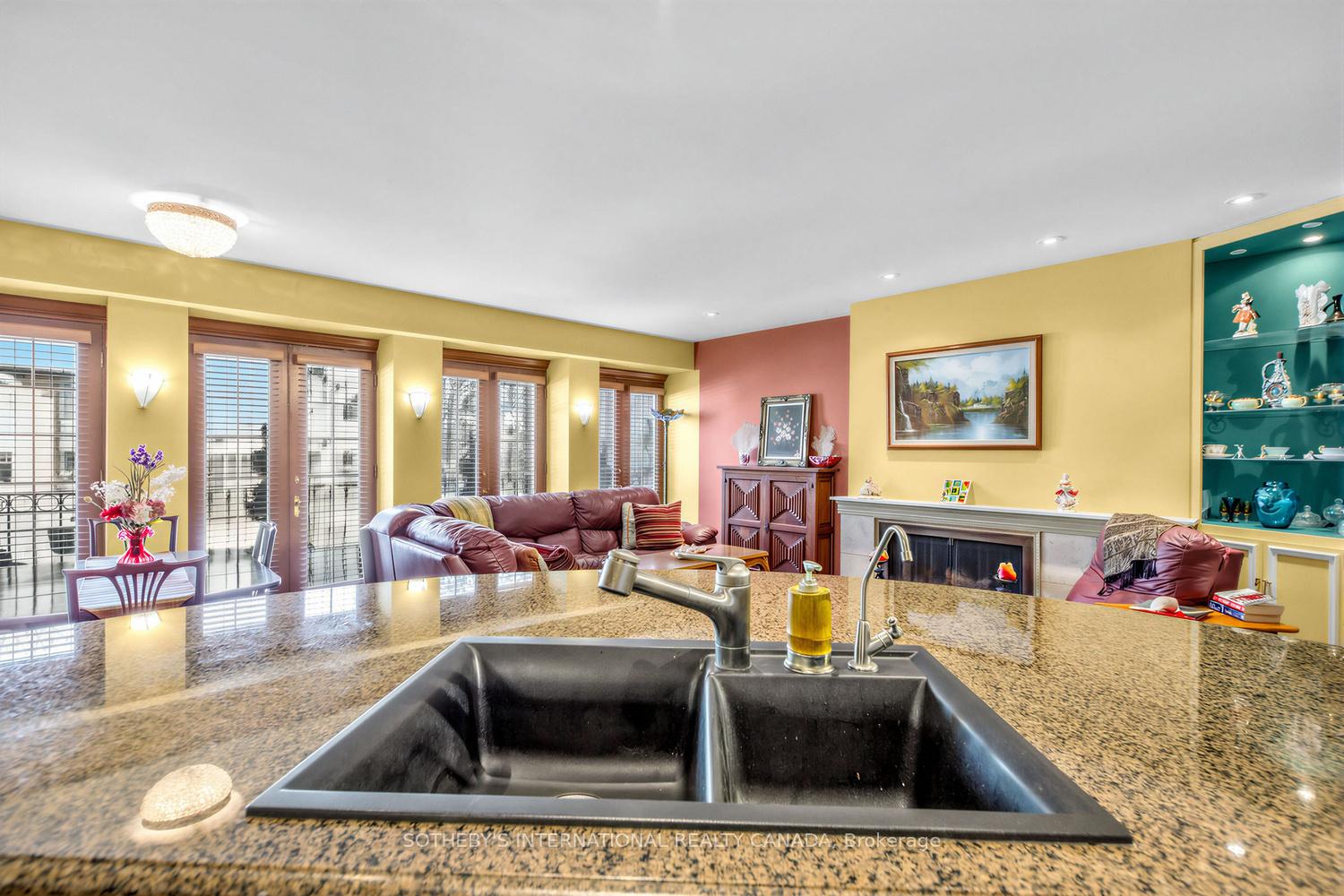 8 Hawthorn Avenue 202