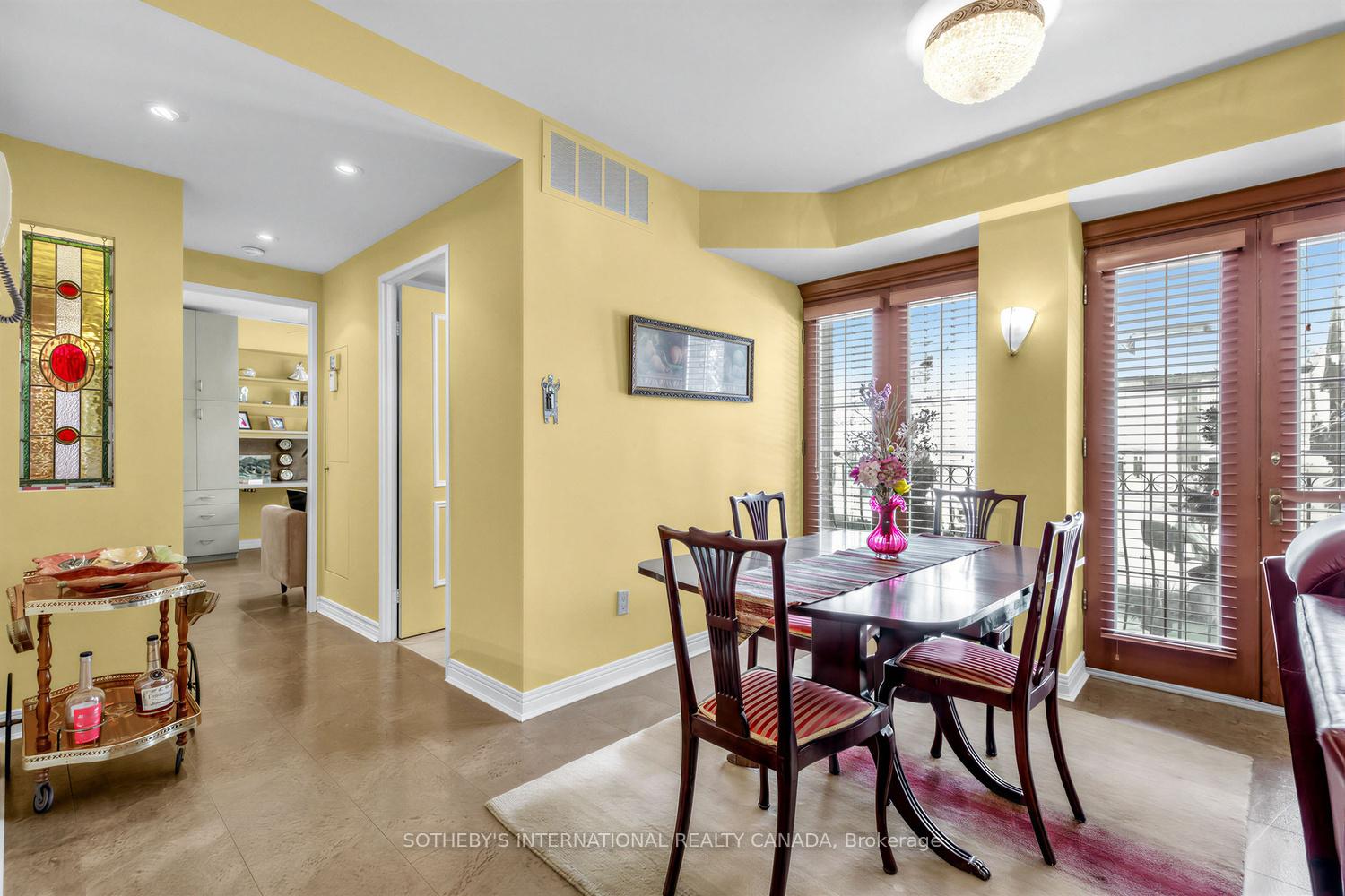 8 Hawthorn Avenue 202