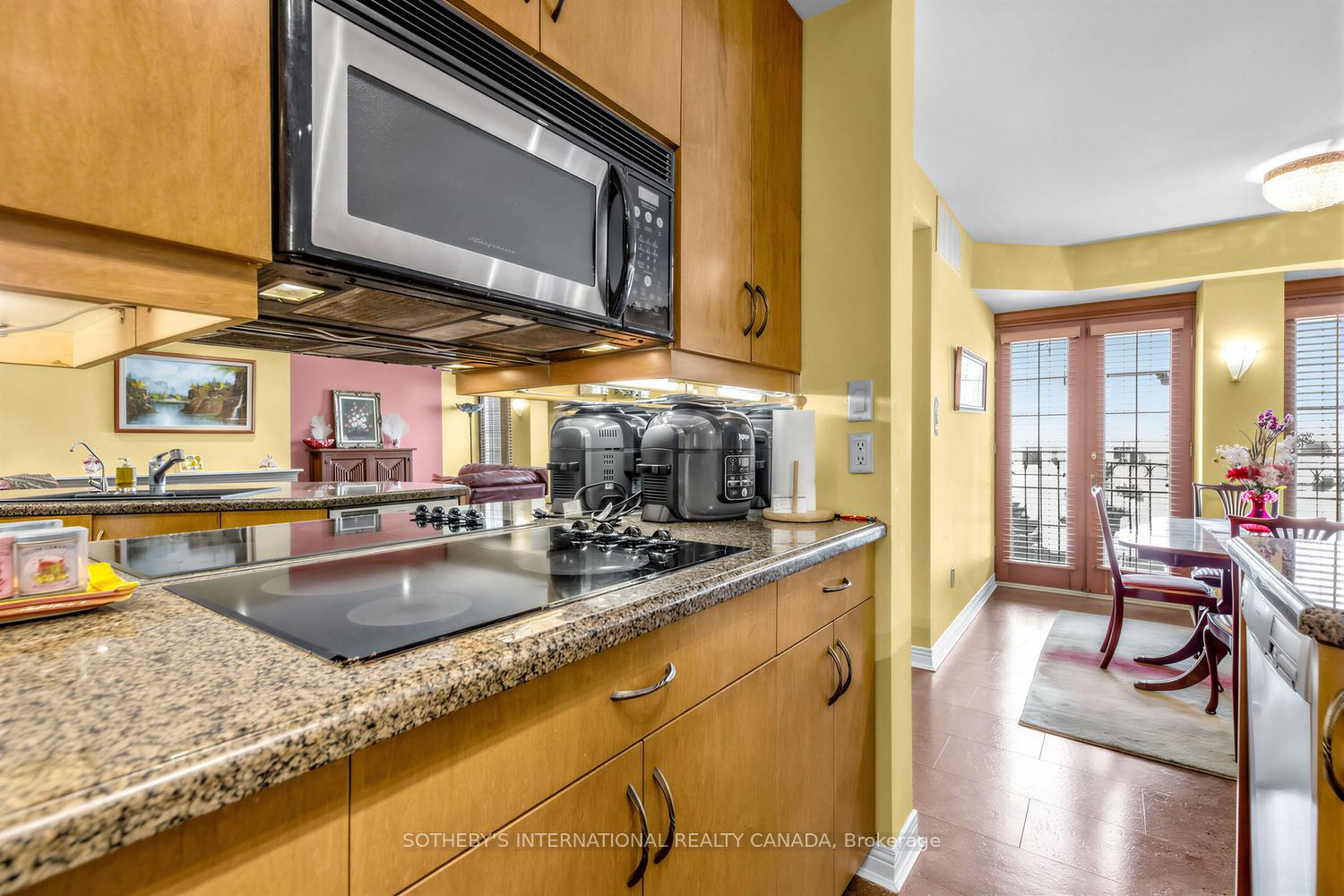 8 Hawthorn Avenue 202