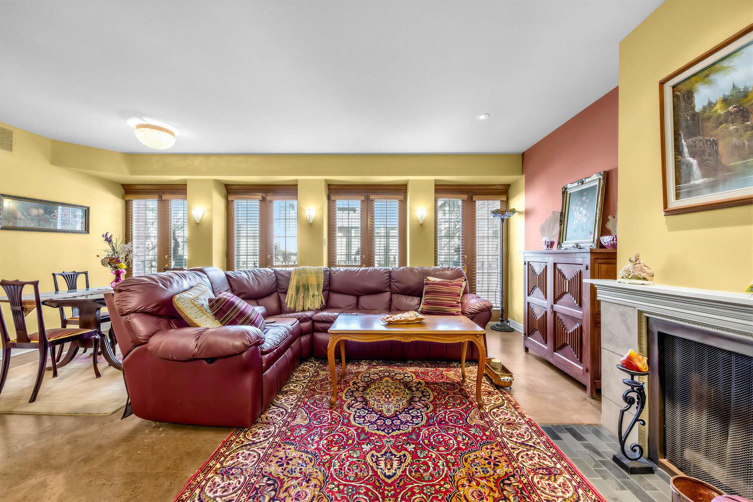 8 Hawthorn Avenue 202