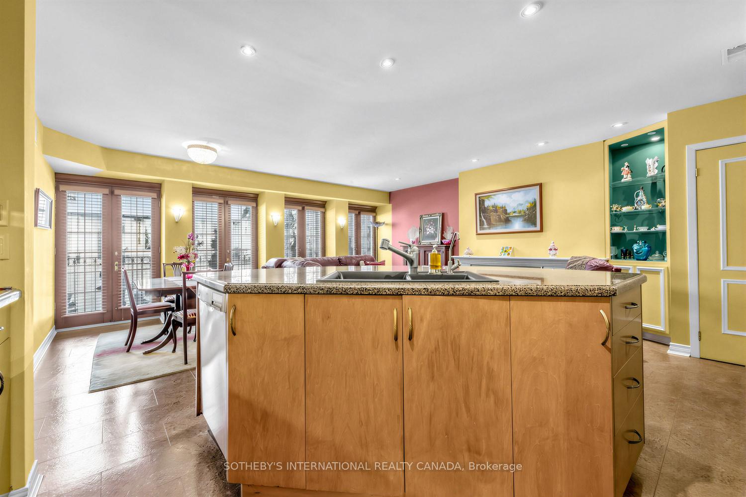 8 Hawthorn Avenue 202