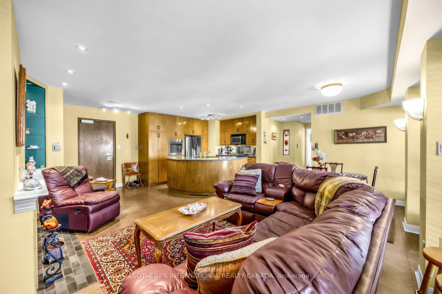 8 Hawthorn Avenue 202