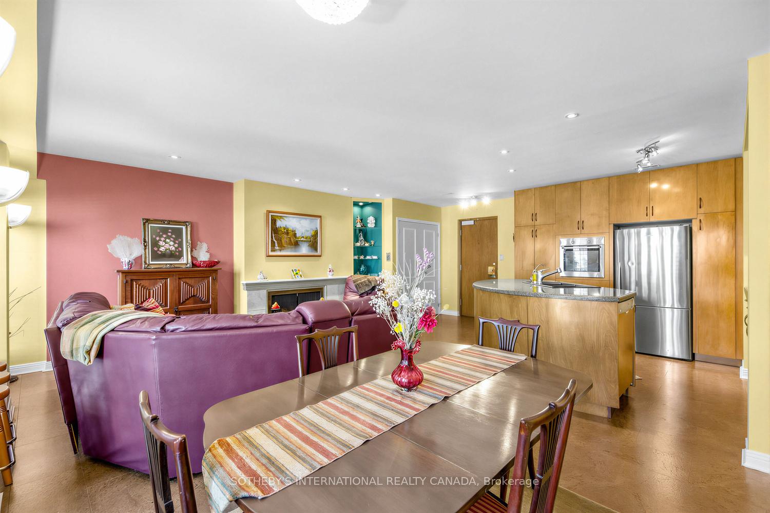 8 Hawthorn Avenue 202