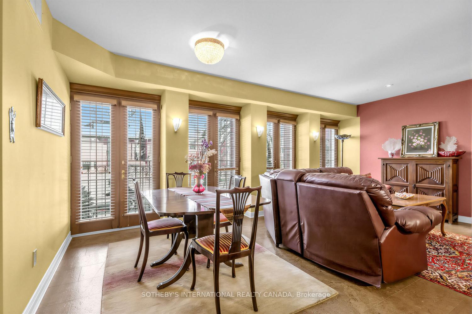 8 Hawthorn Avenue 202