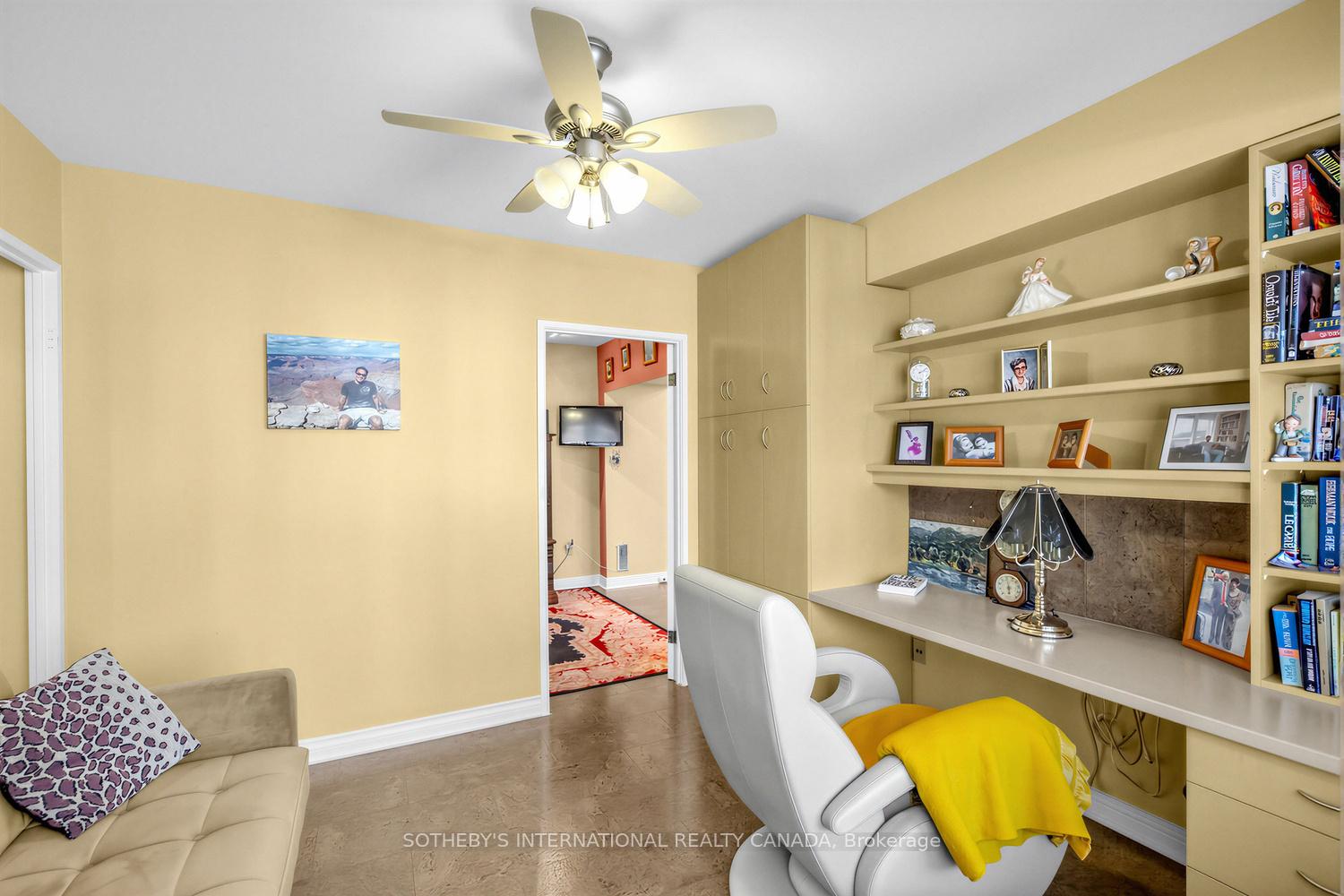 8 Hawthorn Avenue 202