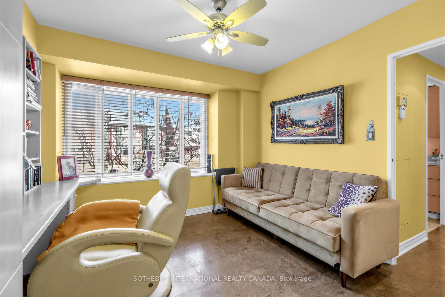 8 Hawthorn Avenue 202