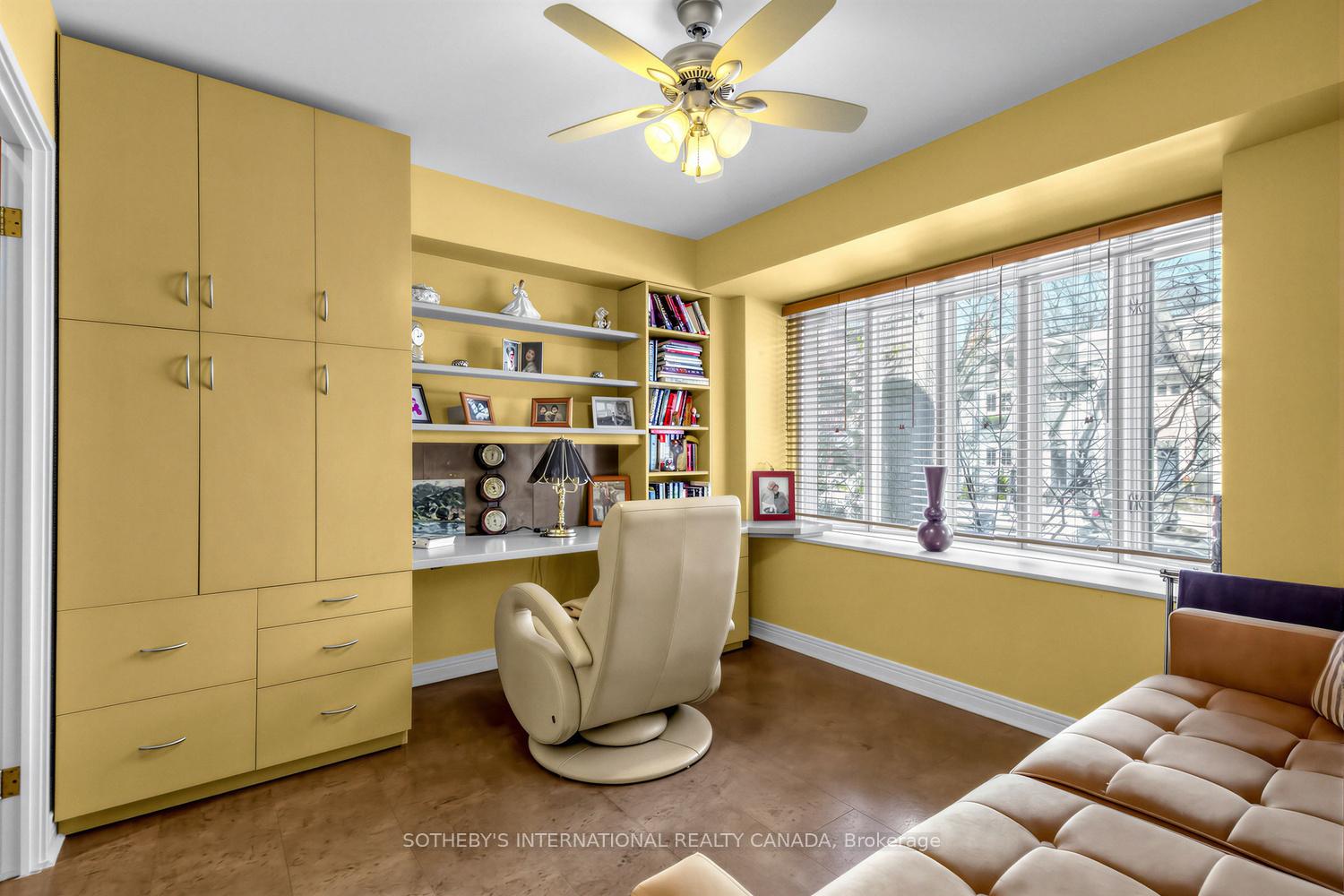 8 Hawthorn Avenue 202