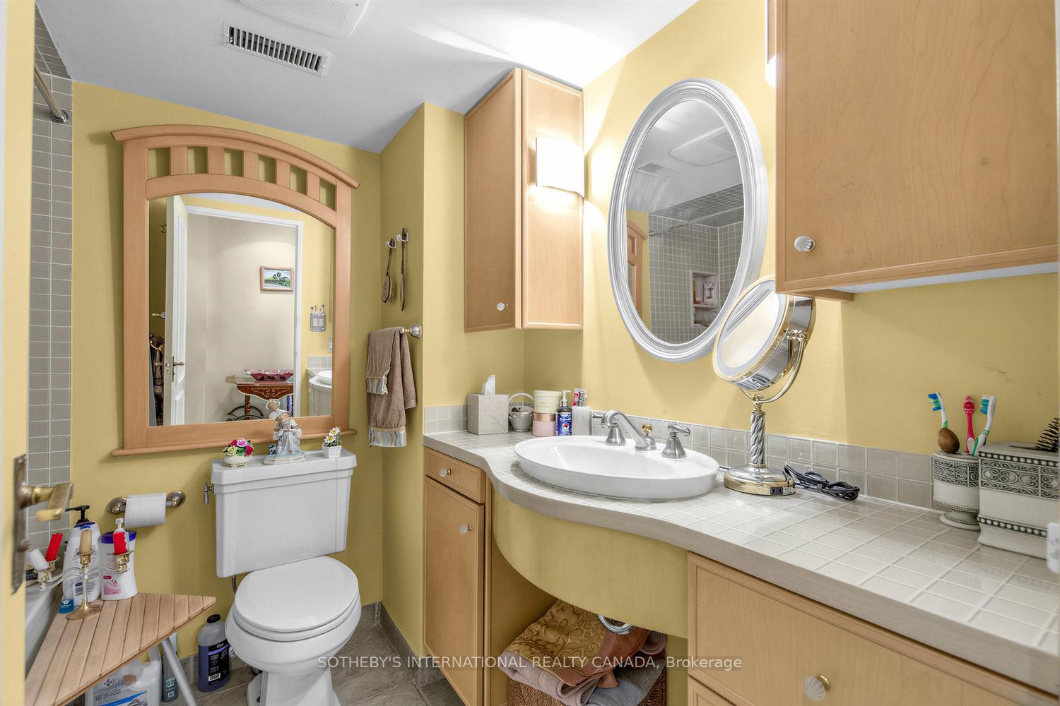 8 Hawthorn Avenue 202