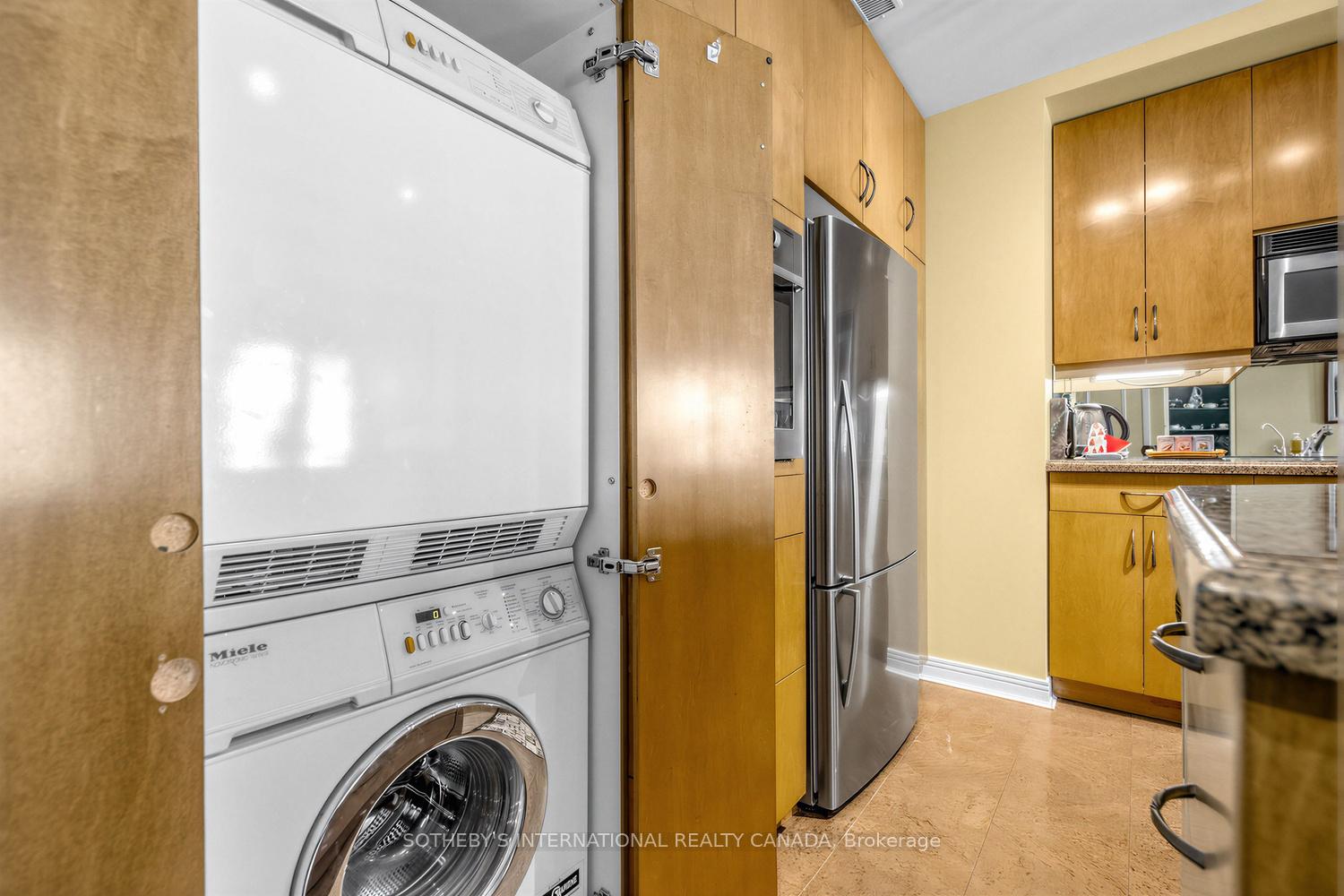 8 Hawthorn Avenue 202