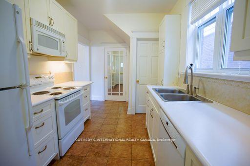 49 Hillsdale Avenue W