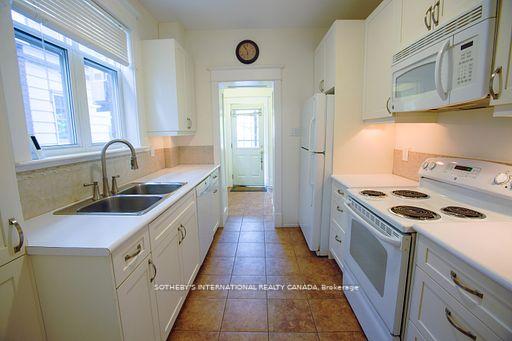 49 Hillsdale Avenue W