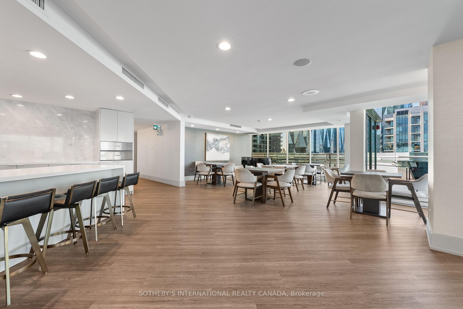10 Yonge Street 3407