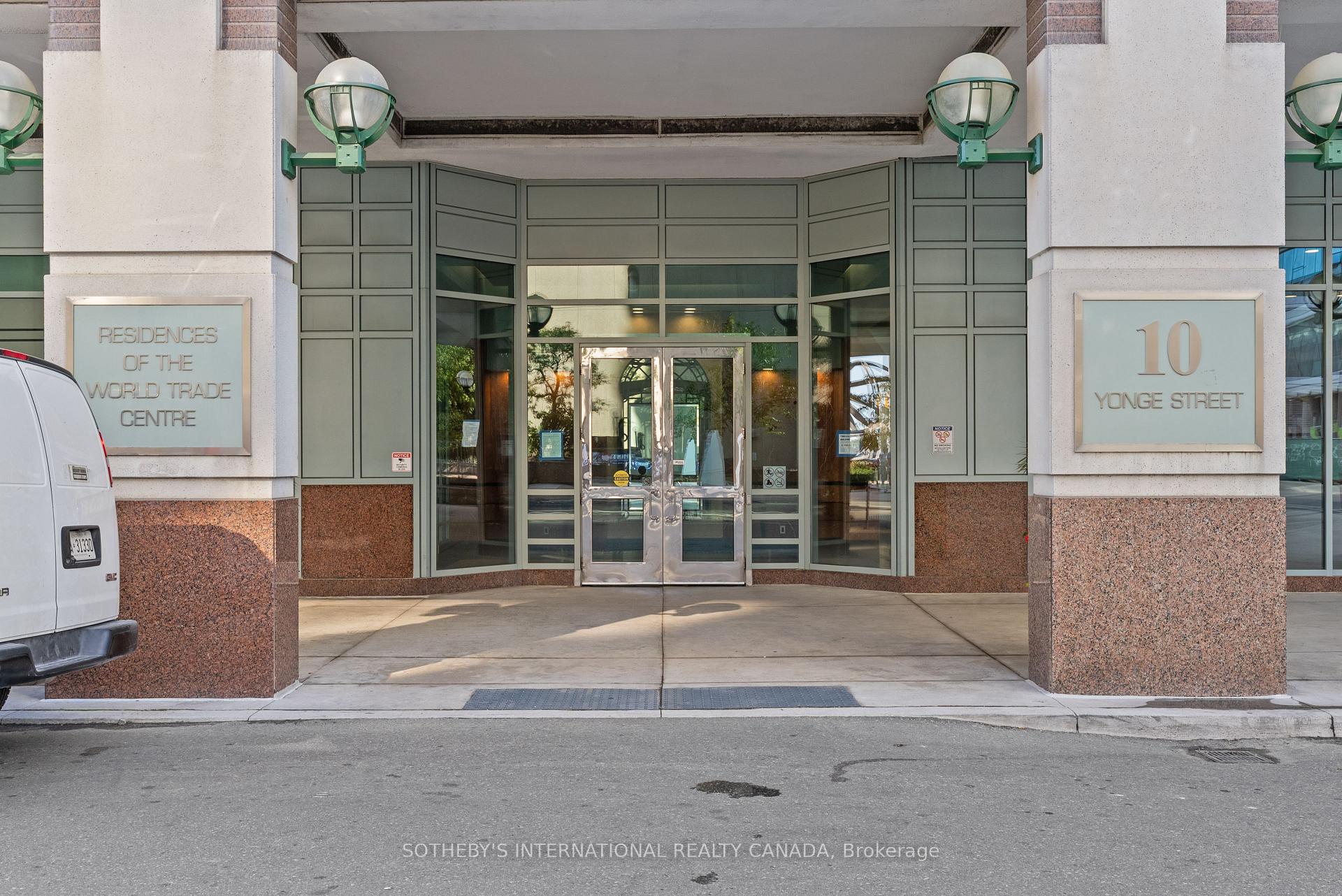 10 Yonge Street 3407