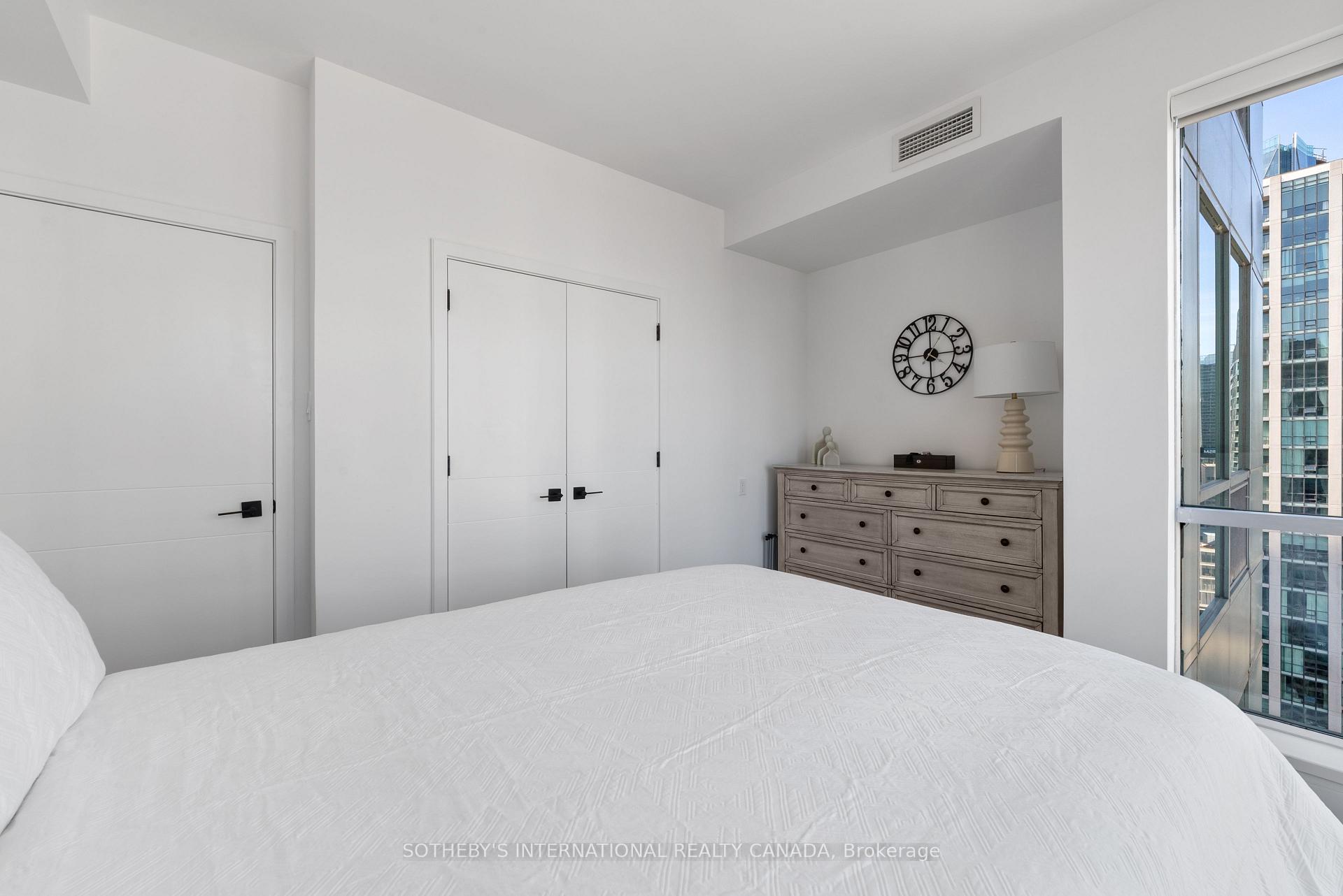 10 Yonge Street 3407