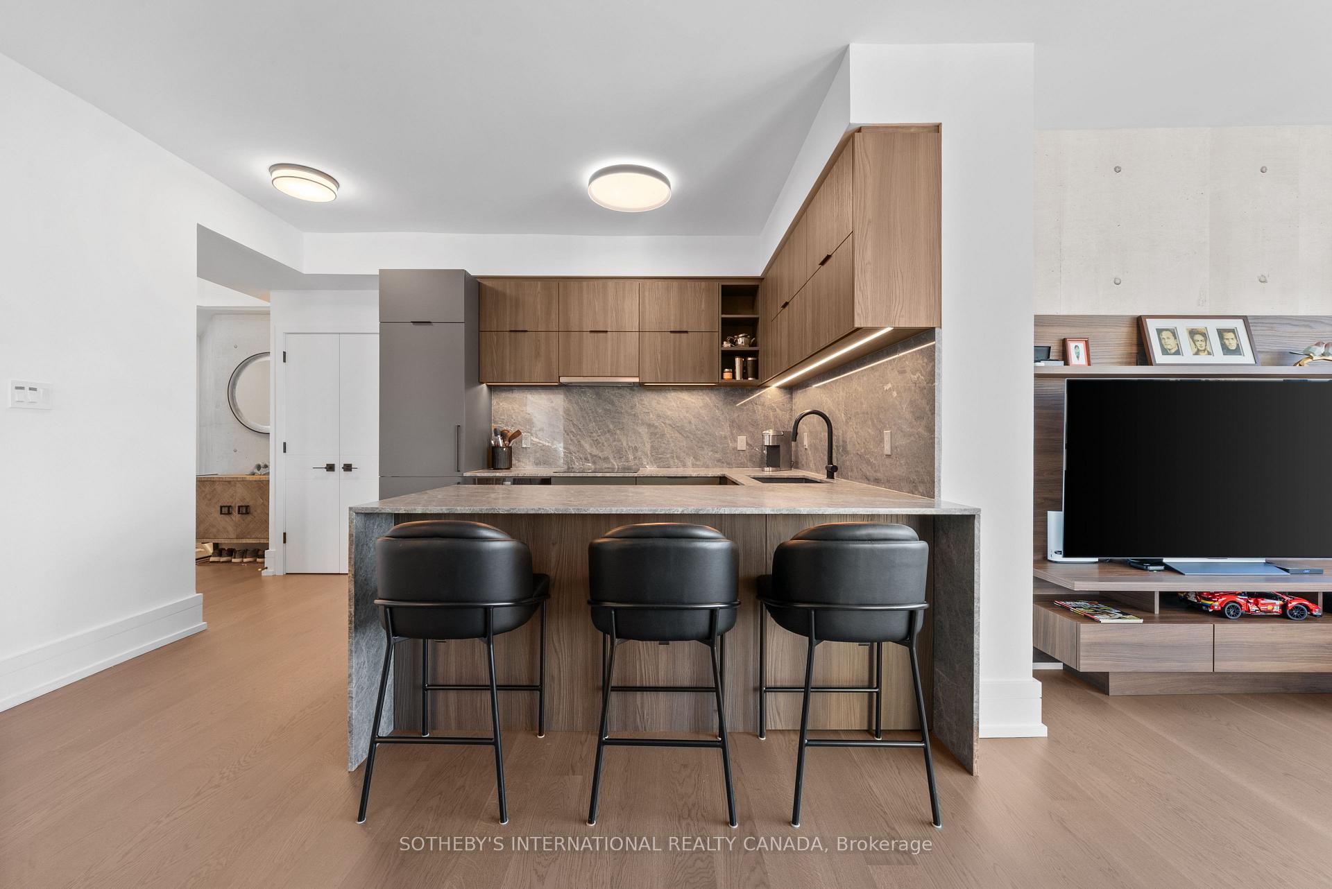 10 Yonge Street 3407