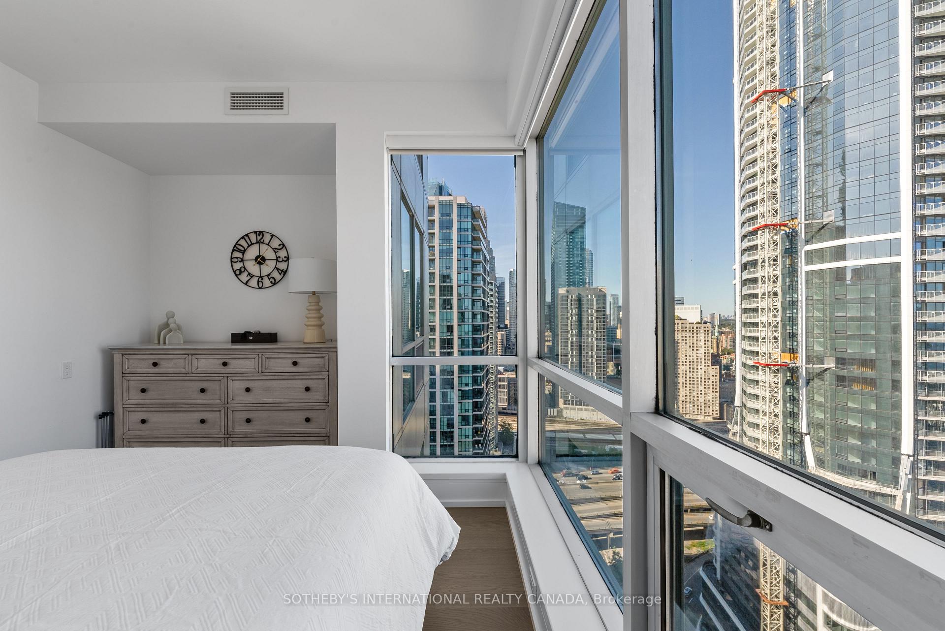 10 Yonge Street 3407