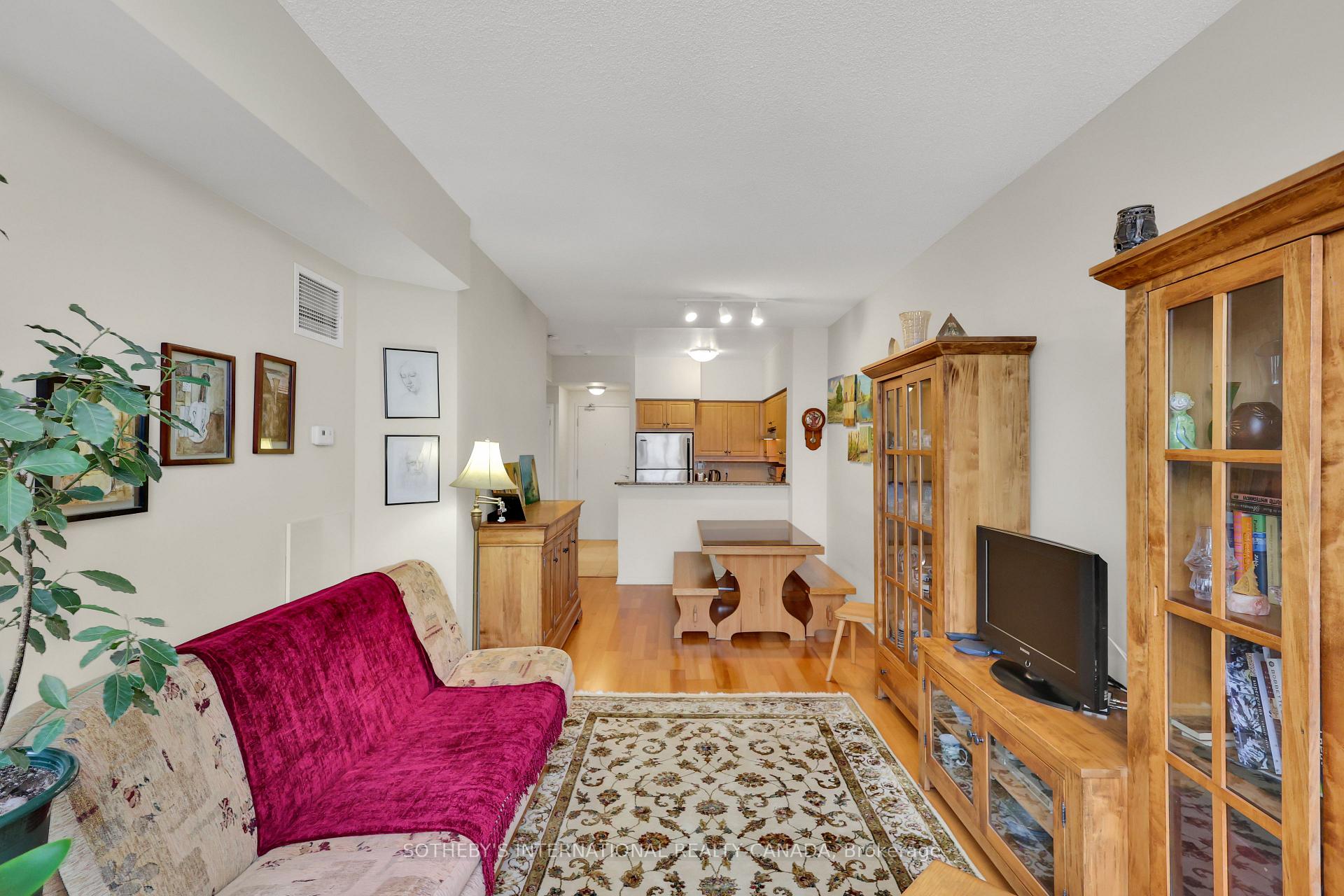 481 Rosewell Avenue 407