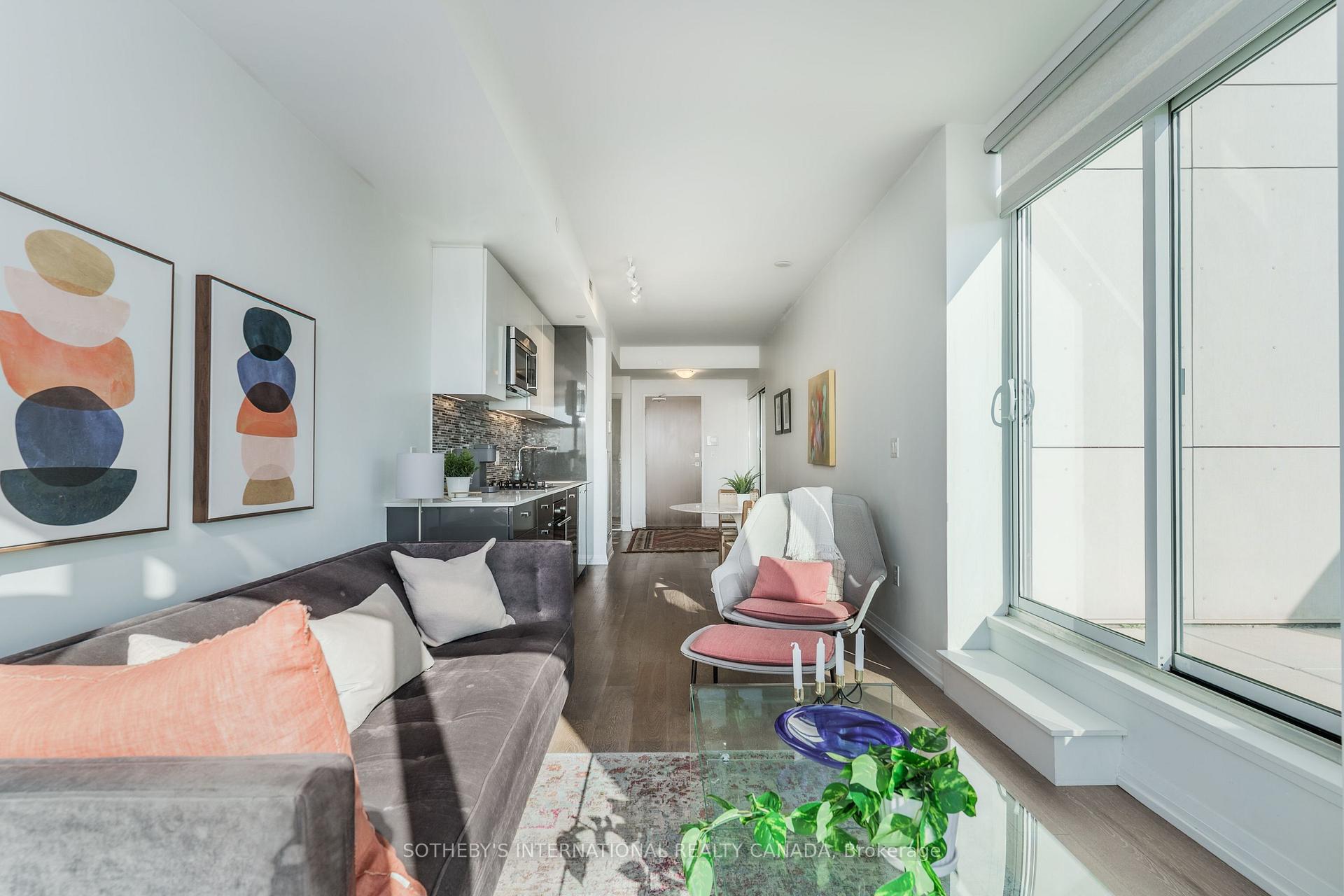 835 St Clair Avenue W 707
