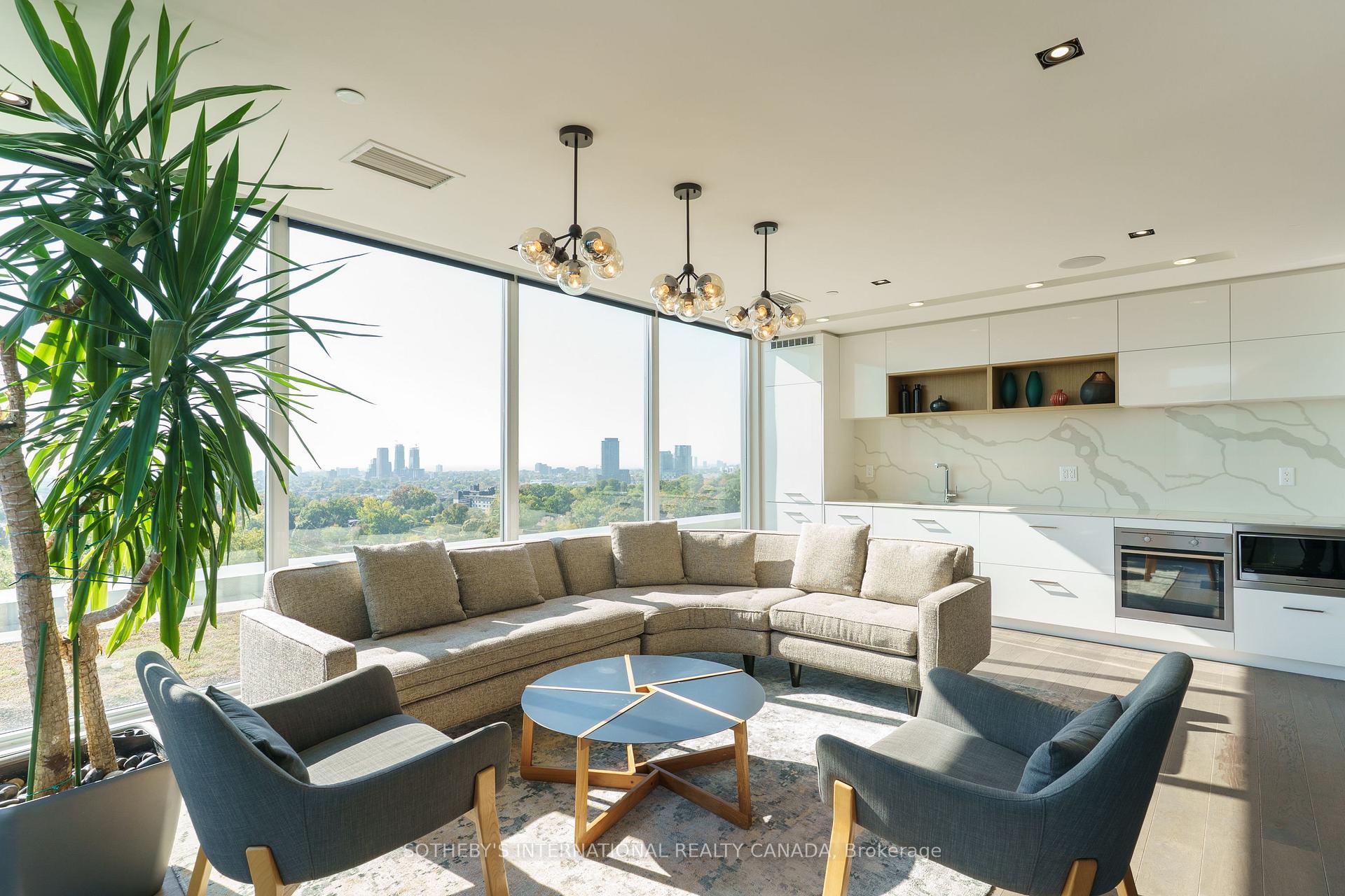 835 St Clair Avenue W 707