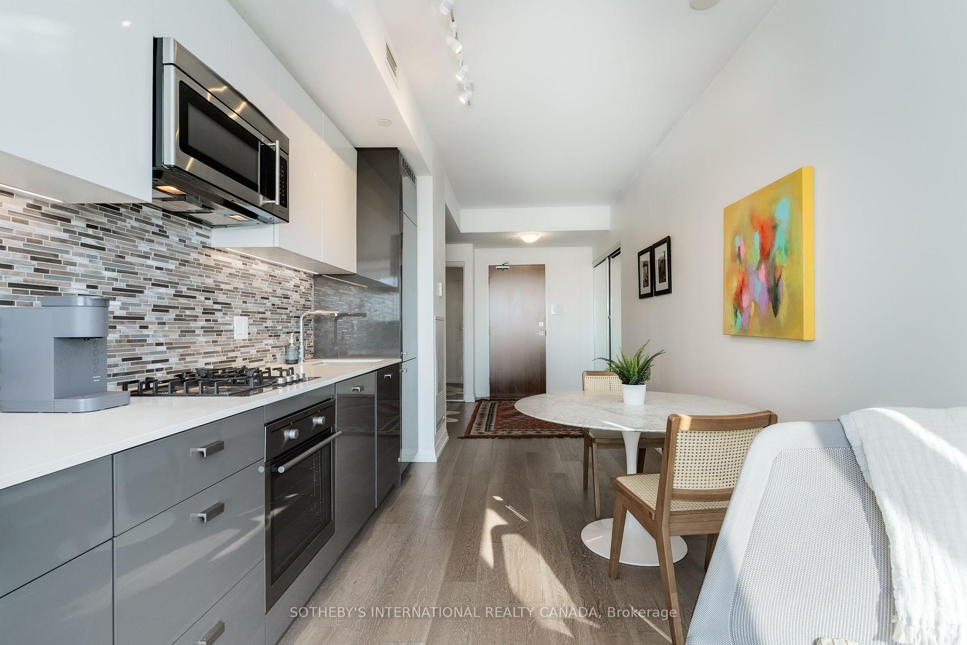 835 St Clair Avenue W 707