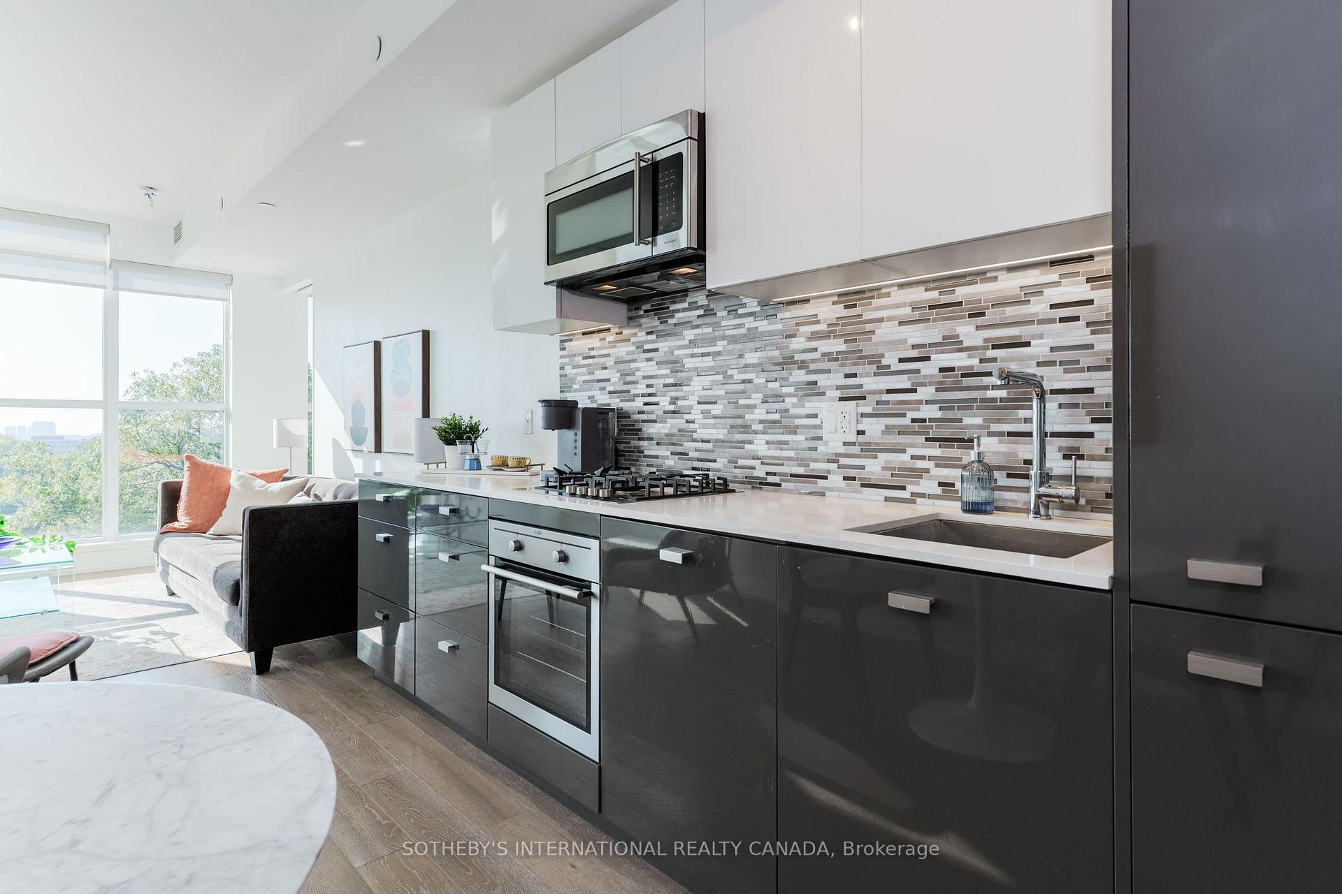 835 St Clair Avenue W 707