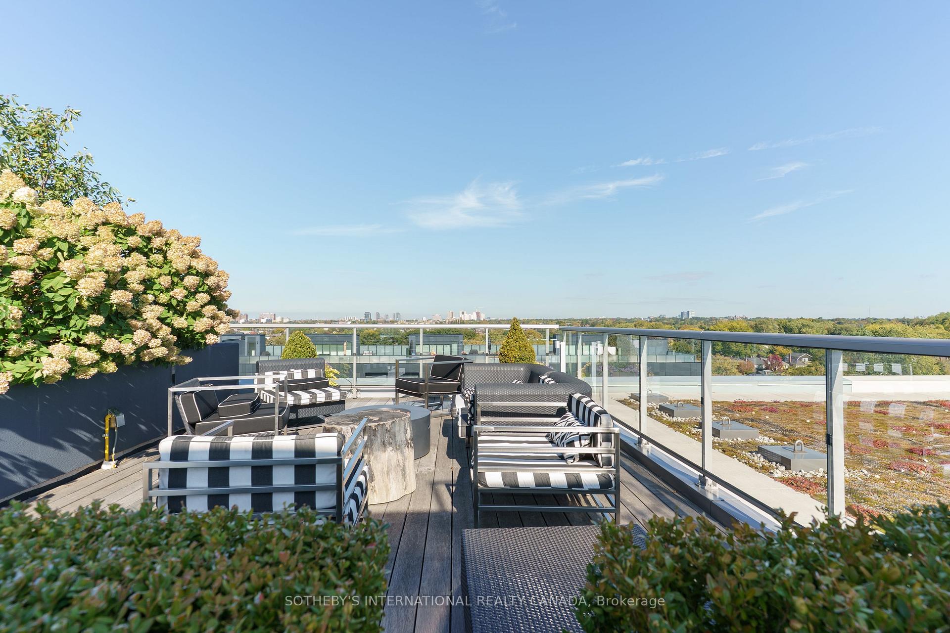 835 St Clair Avenue W 707