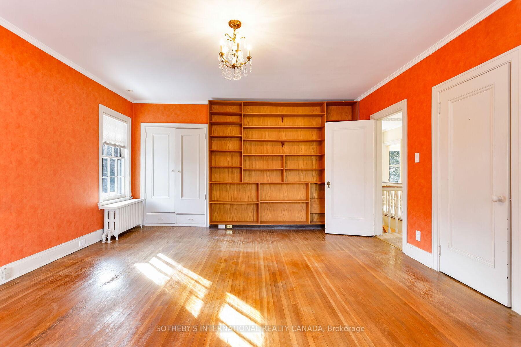 16 Rose Park Crescent