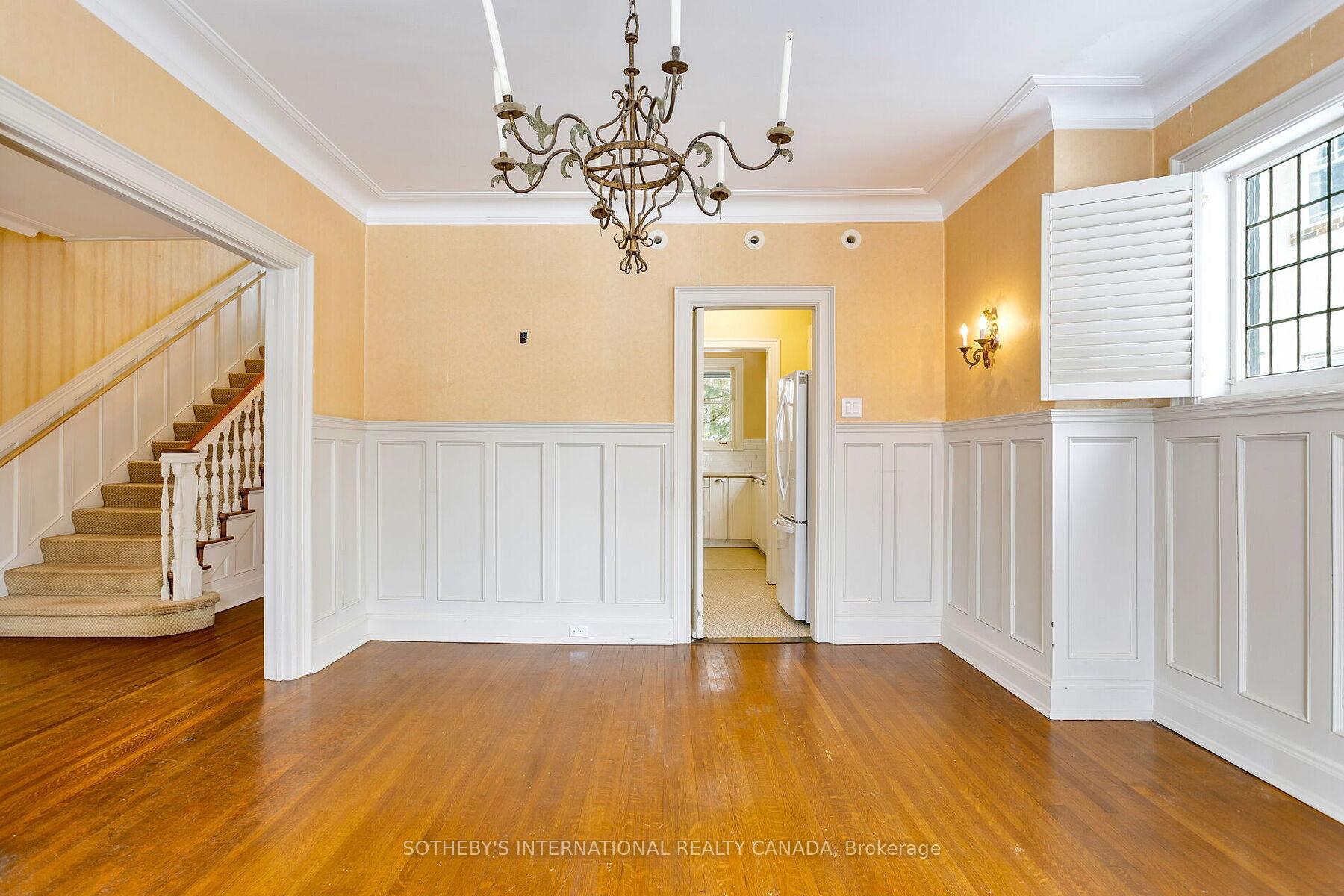 16 Rose Park Crescent